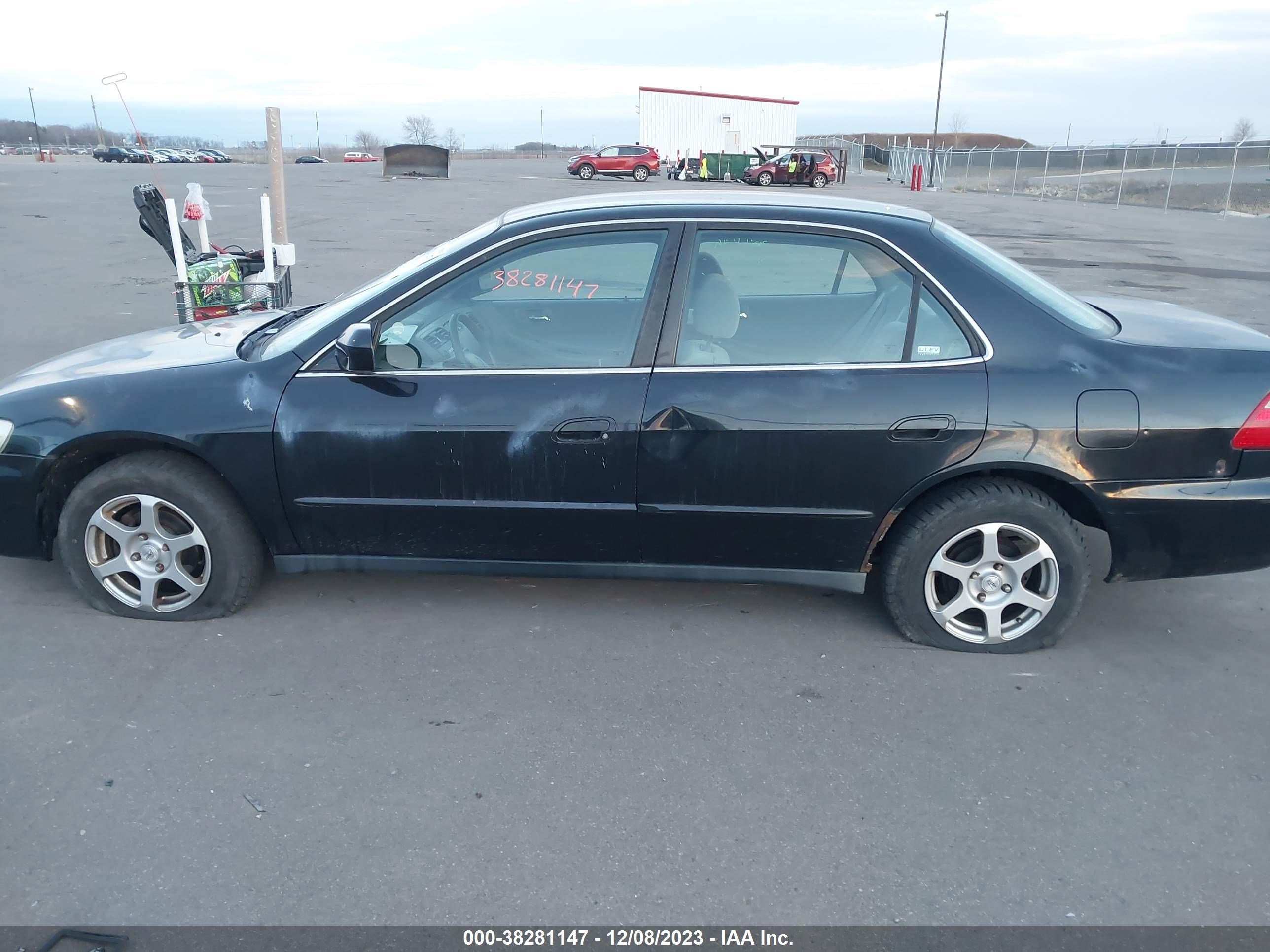 Photo 13 VIN: 1HGCG6656XA089416 - HONDA ACCORD 