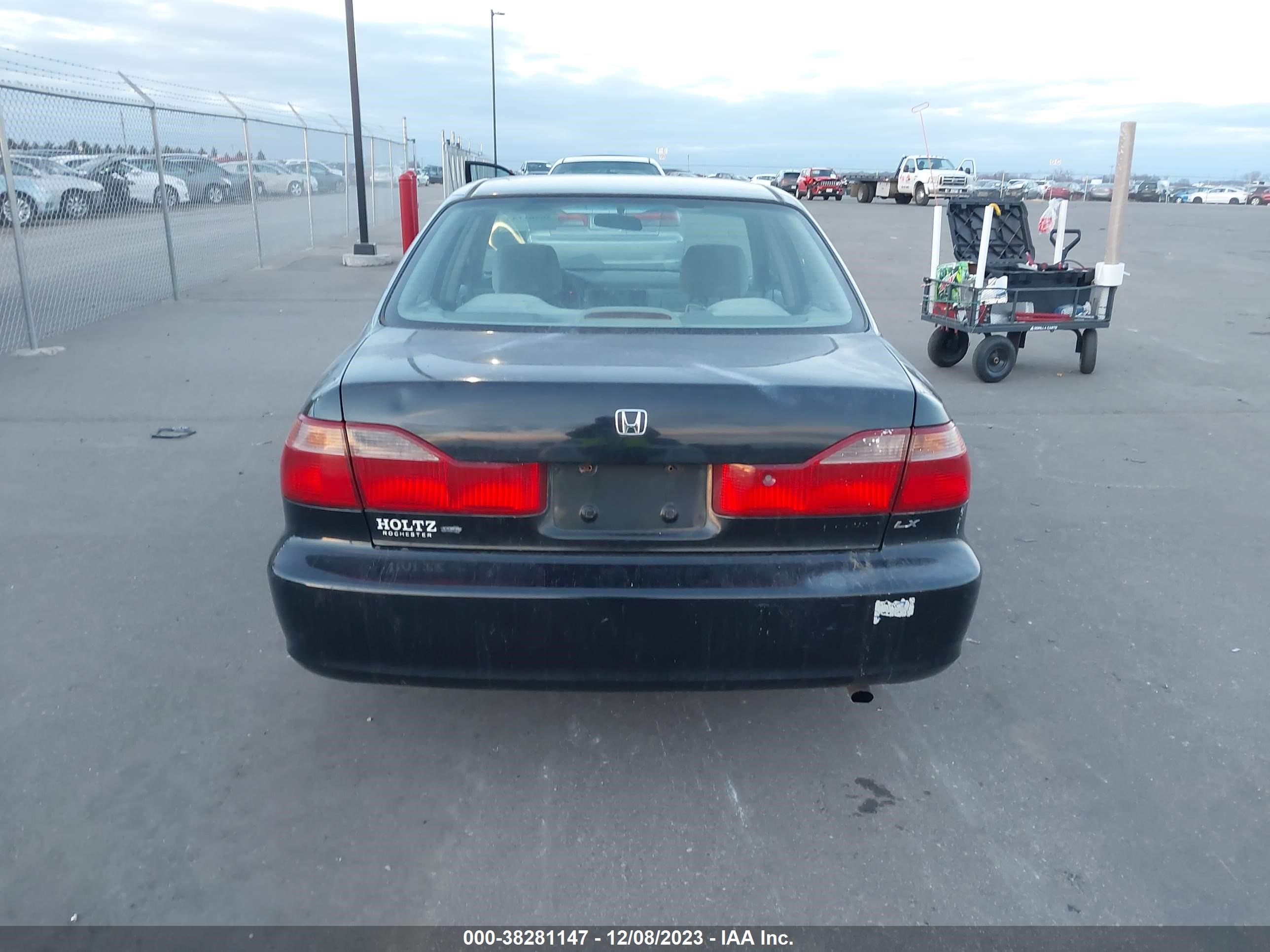 Photo 15 VIN: 1HGCG6656XA089416 - HONDA ACCORD 