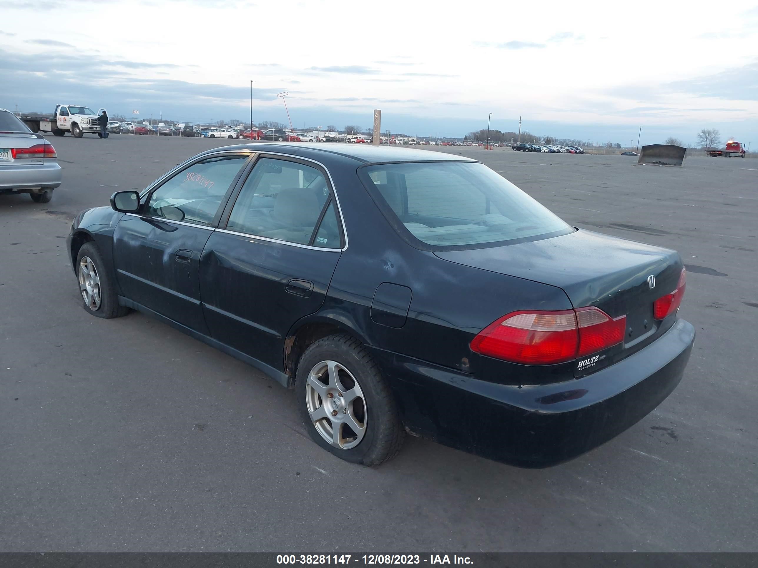 Photo 2 VIN: 1HGCG6656XA089416 - HONDA ACCORD 