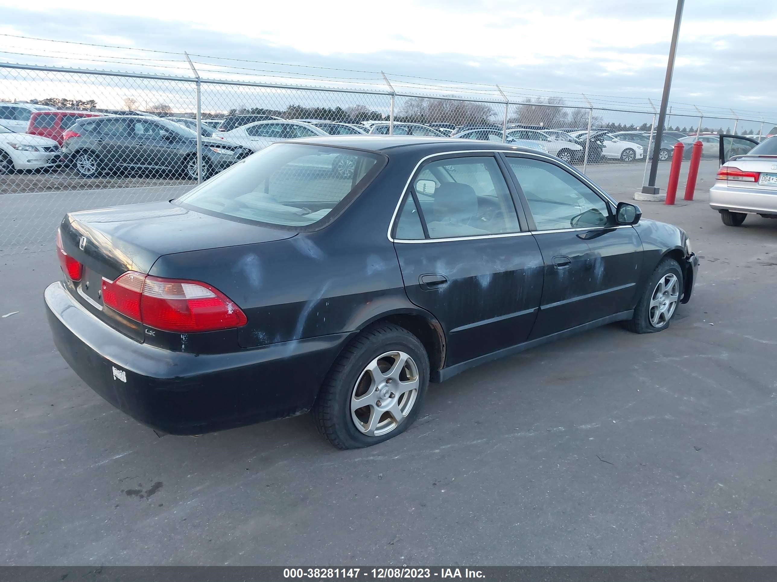 Photo 3 VIN: 1HGCG6656XA089416 - HONDA ACCORD 