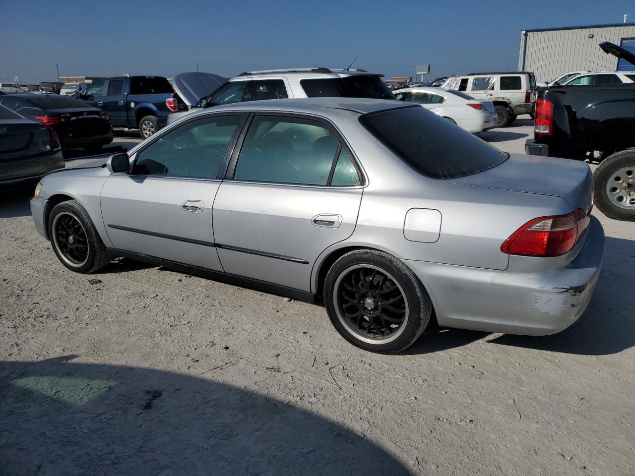 Photo 1 VIN: 1HGCG6659XA071041 - HONDA ACCORD 