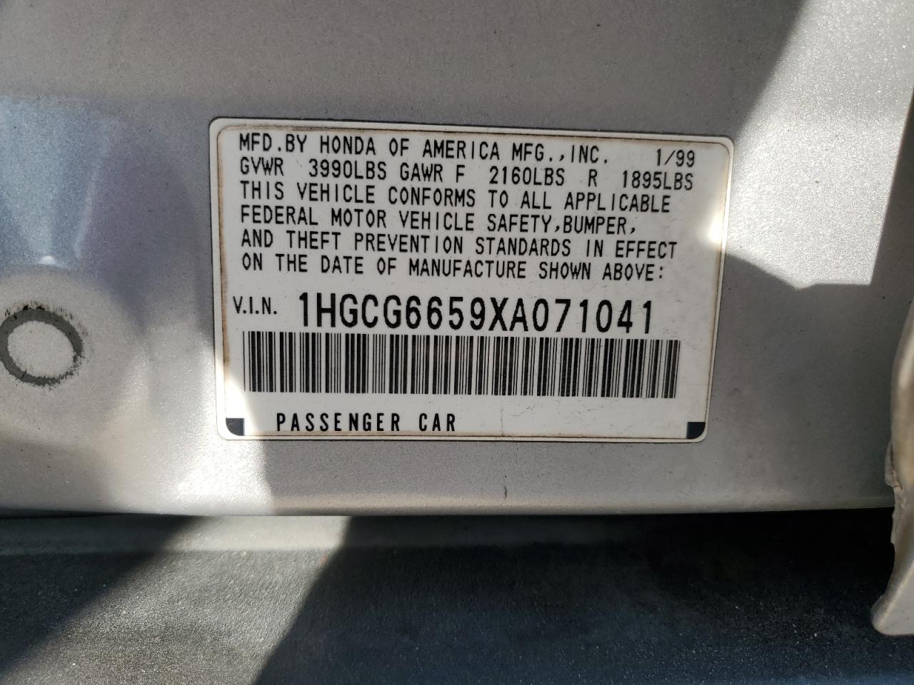 Photo 11 VIN: 1HGCG6659XA071041 - HONDA ACCORD 