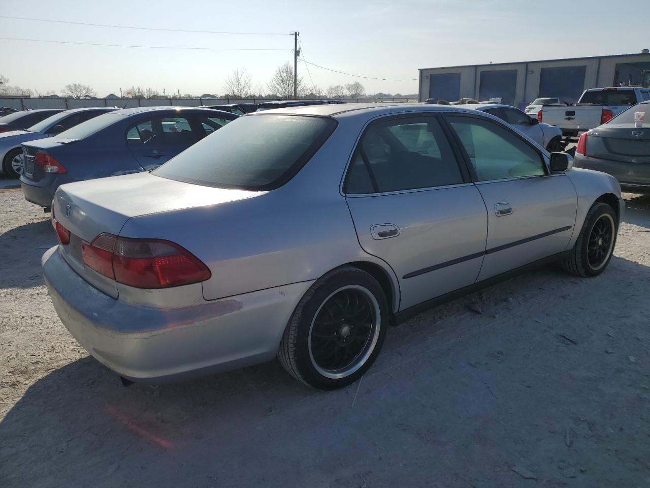 Photo 2 VIN: 1HGCG6659XA071041 - HONDA ACCORD 