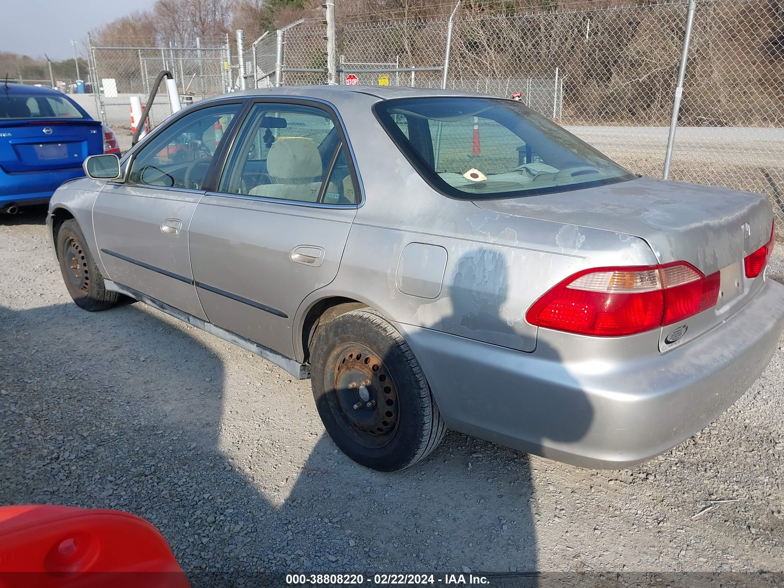 Photo 2 VIN: 1HGCG665XXA131439 - HONDA ACCORD 