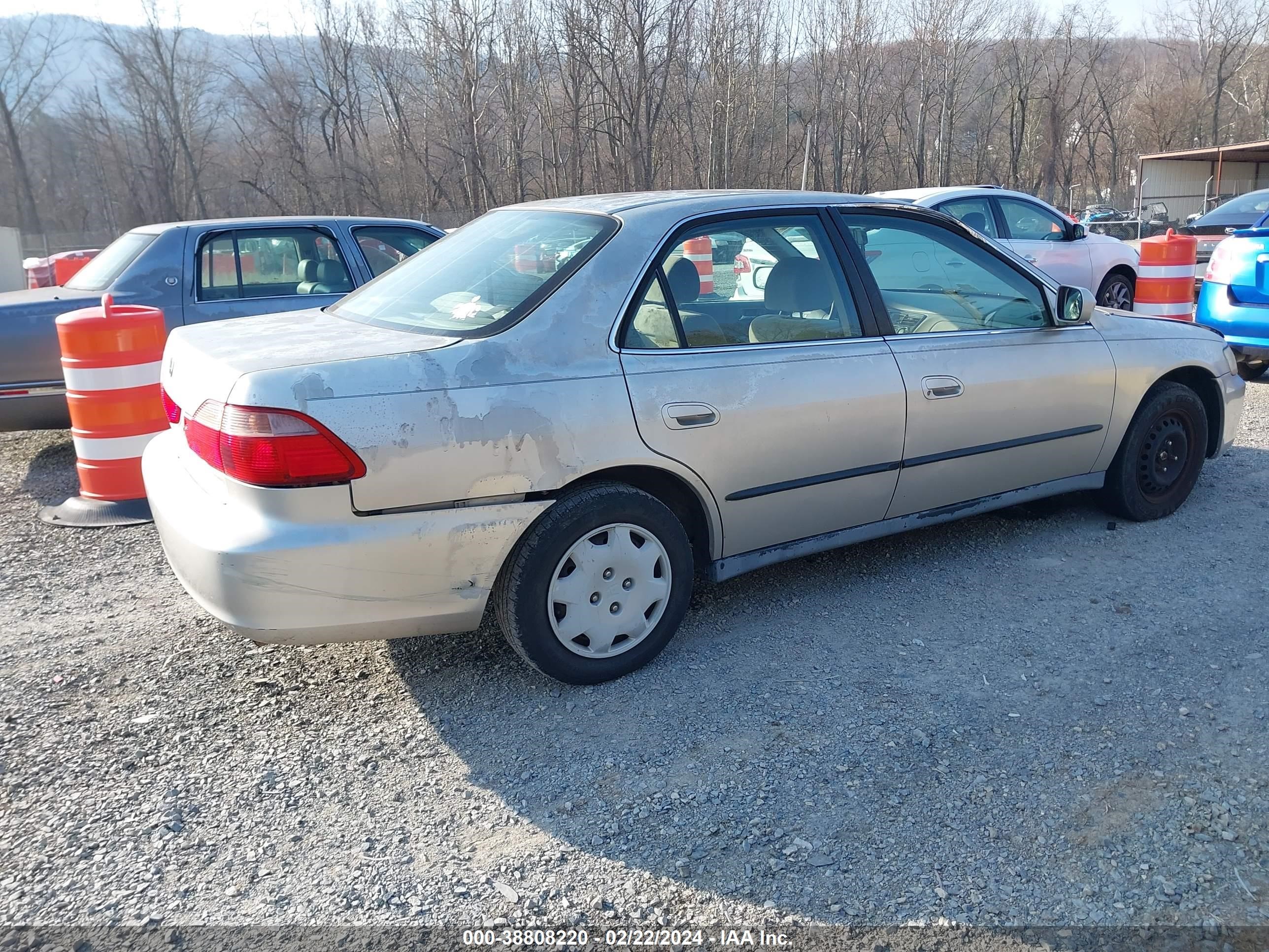 Photo 3 VIN: 1HGCG665XXA131439 - HONDA ACCORD 