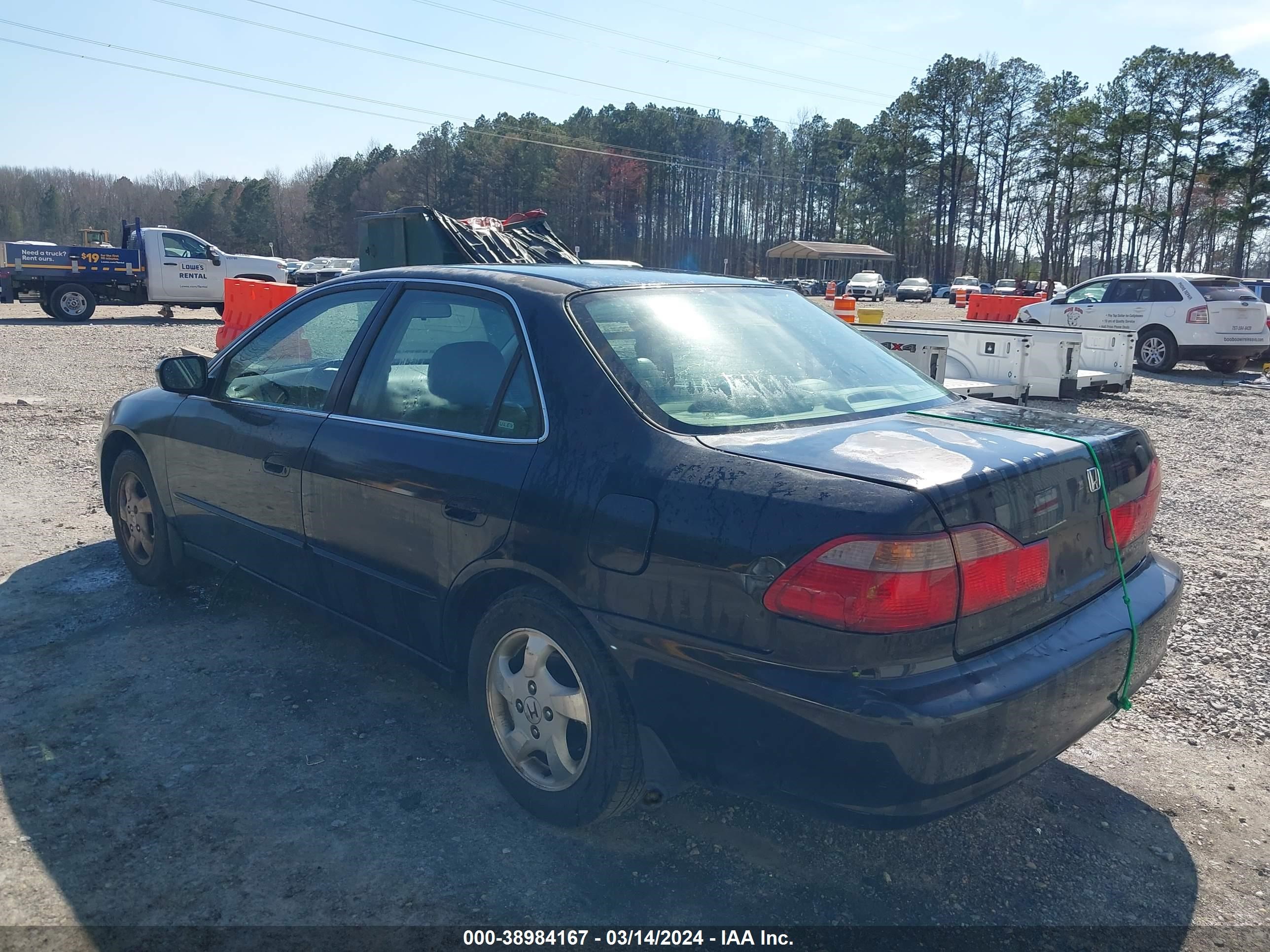 Photo 2 VIN: 1HGCG6673XA101992 - HONDA ACCORD 