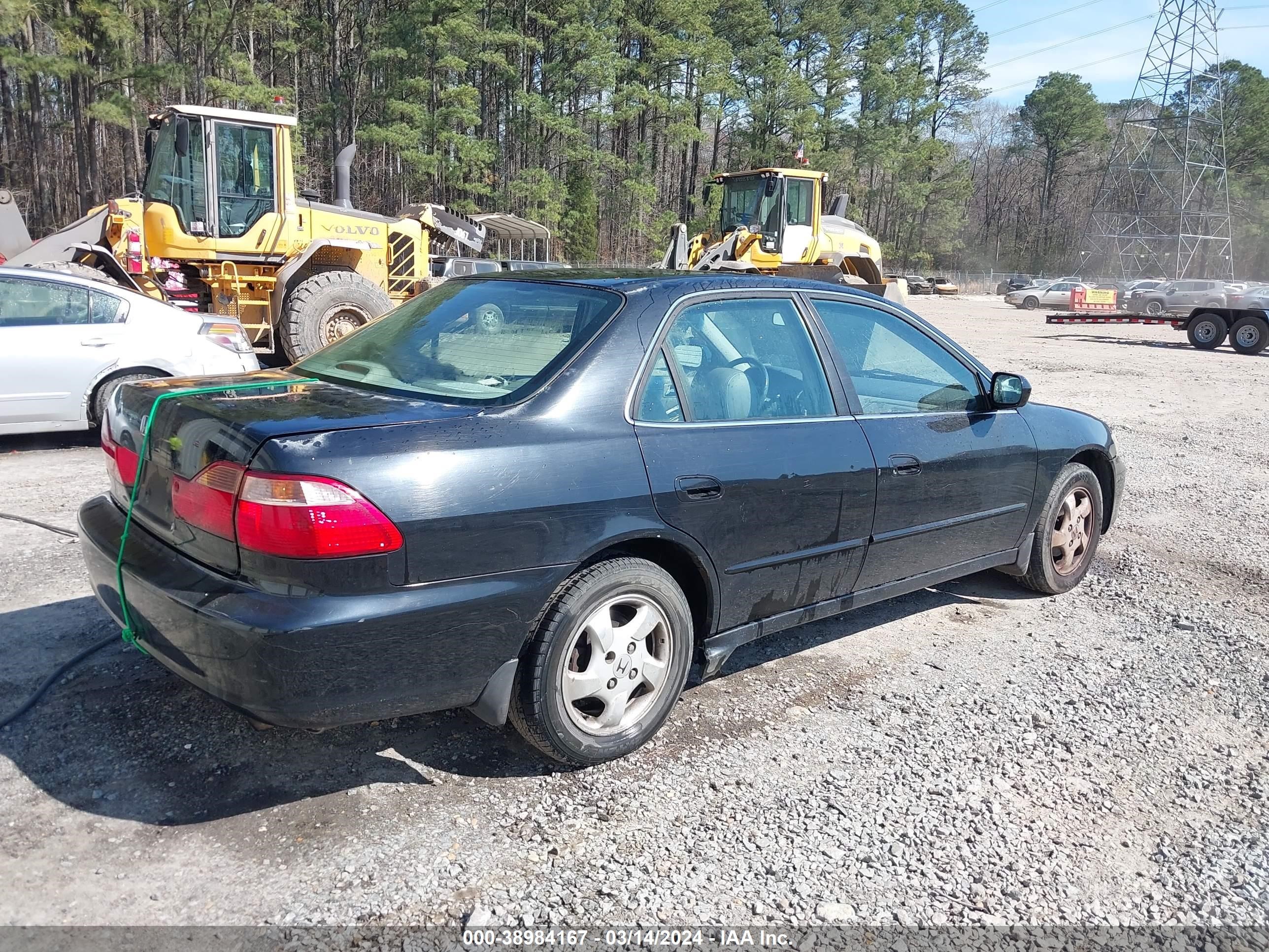 Photo 3 VIN: 1HGCG6673XA101992 - HONDA ACCORD 