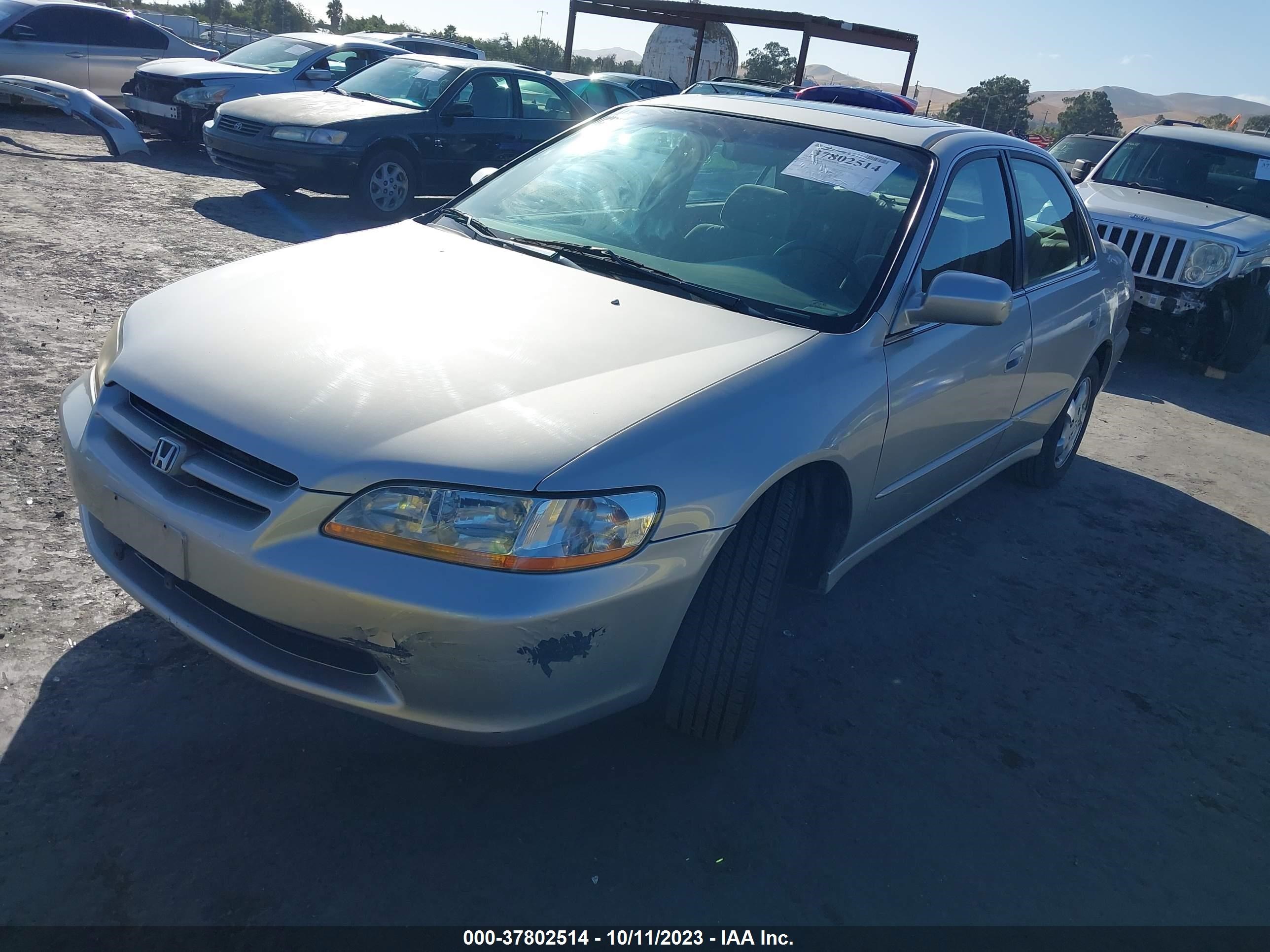 Photo 1 VIN: 1HGCG6675WA101510 - HONDA ACCORD 