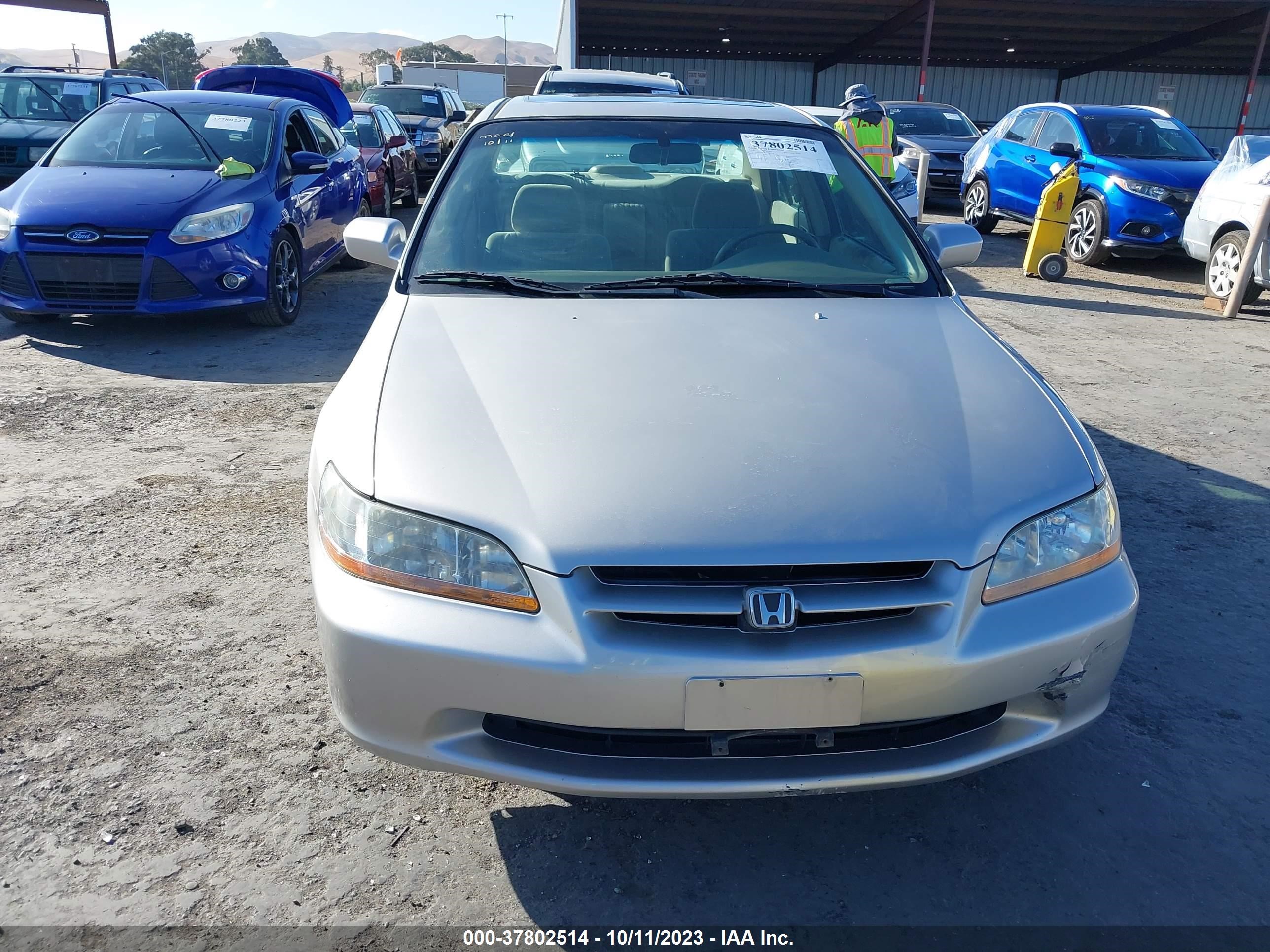 Photo 11 VIN: 1HGCG6675WA101510 - HONDA ACCORD 