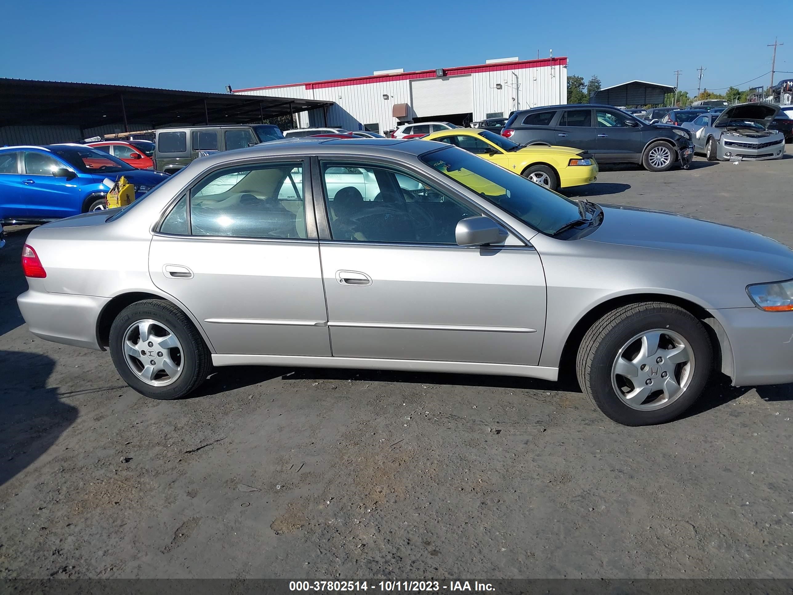 Photo 12 VIN: 1HGCG6675WA101510 - HONDA ACCORD 