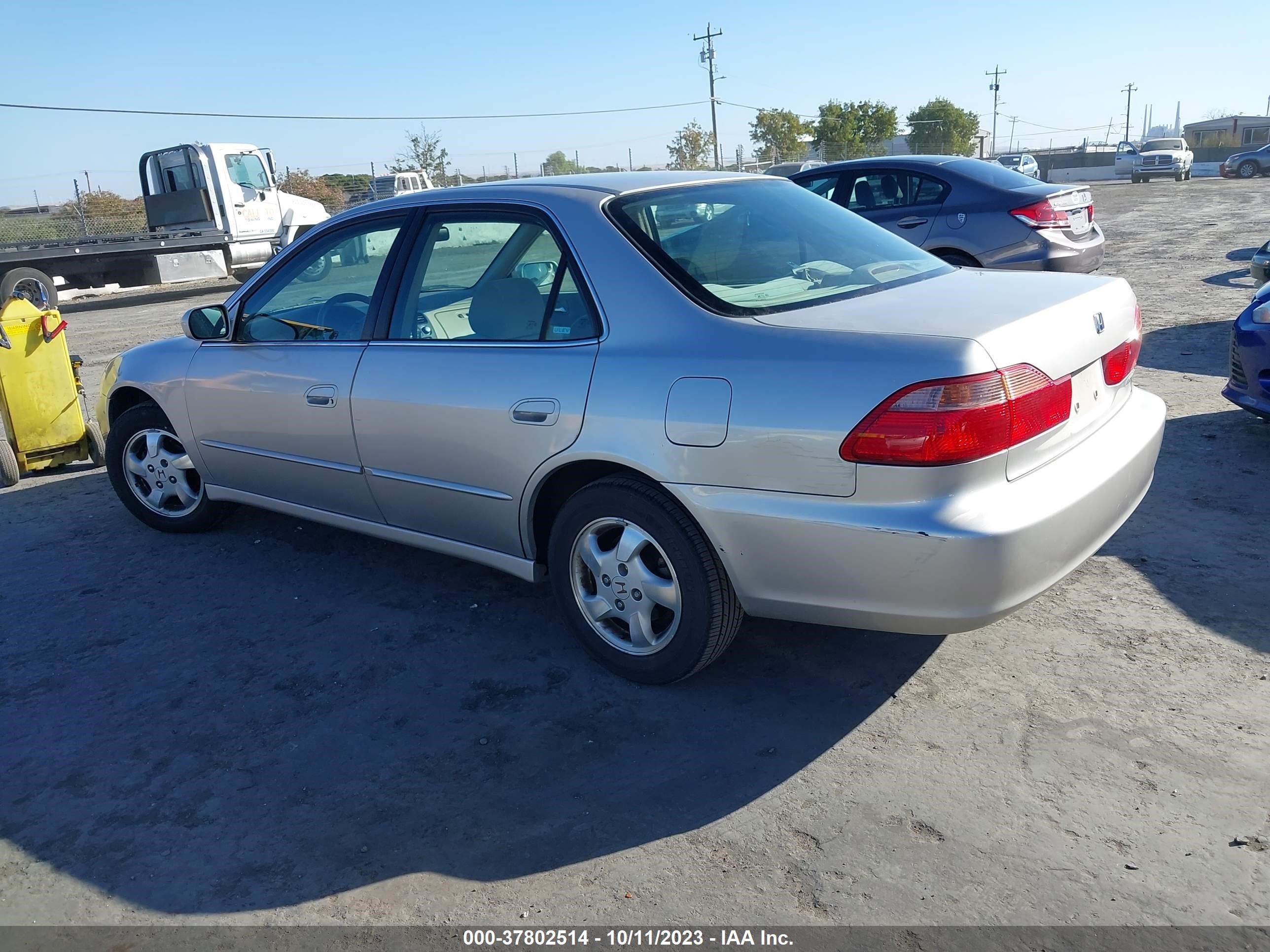 Photo 2 VIN: 1HGCG6675WA101510 - HONDA ACCORD 