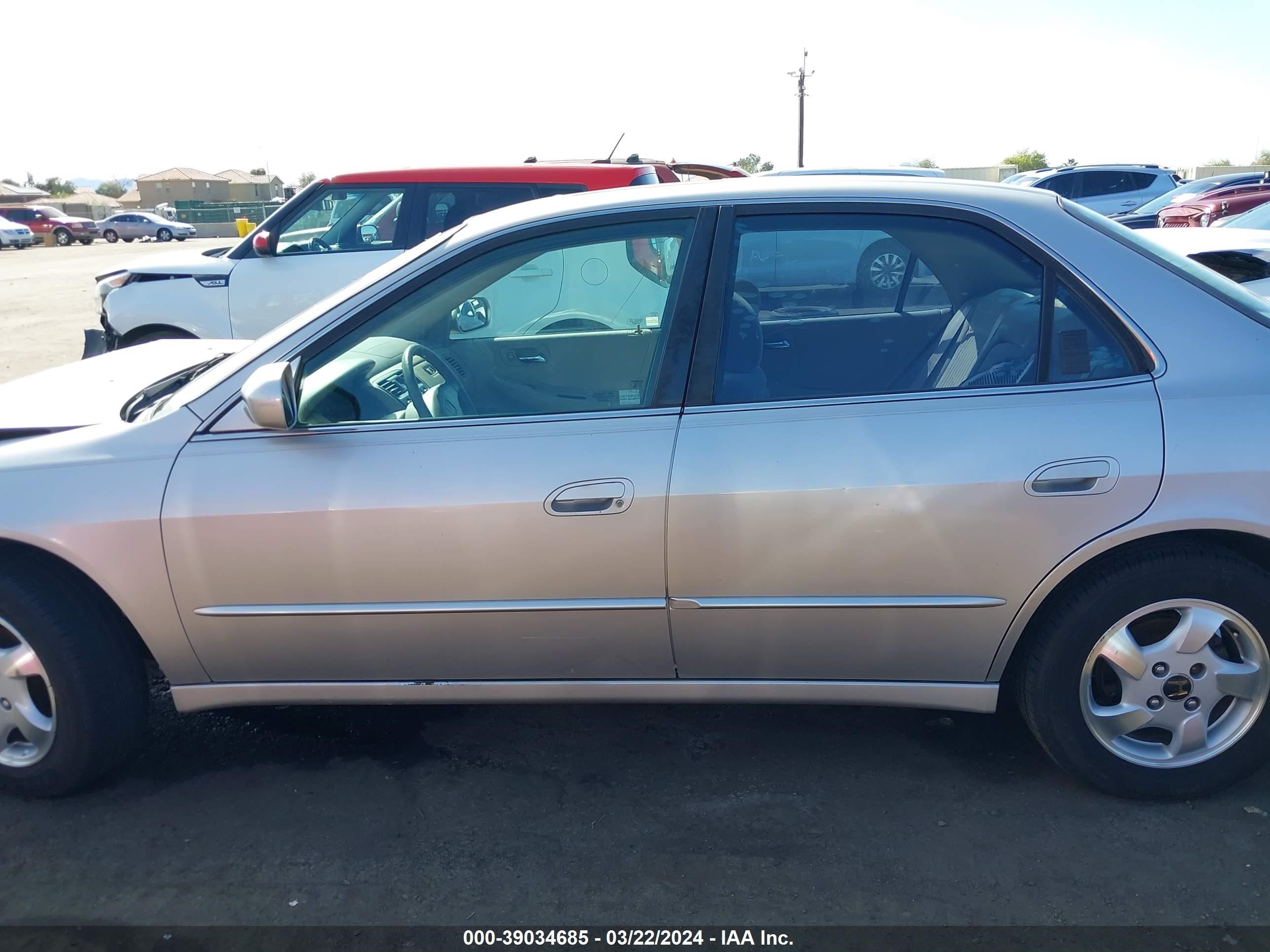 Photo 14 VIN: 1HGCG6676WA064922 - HONDA ACCORD 