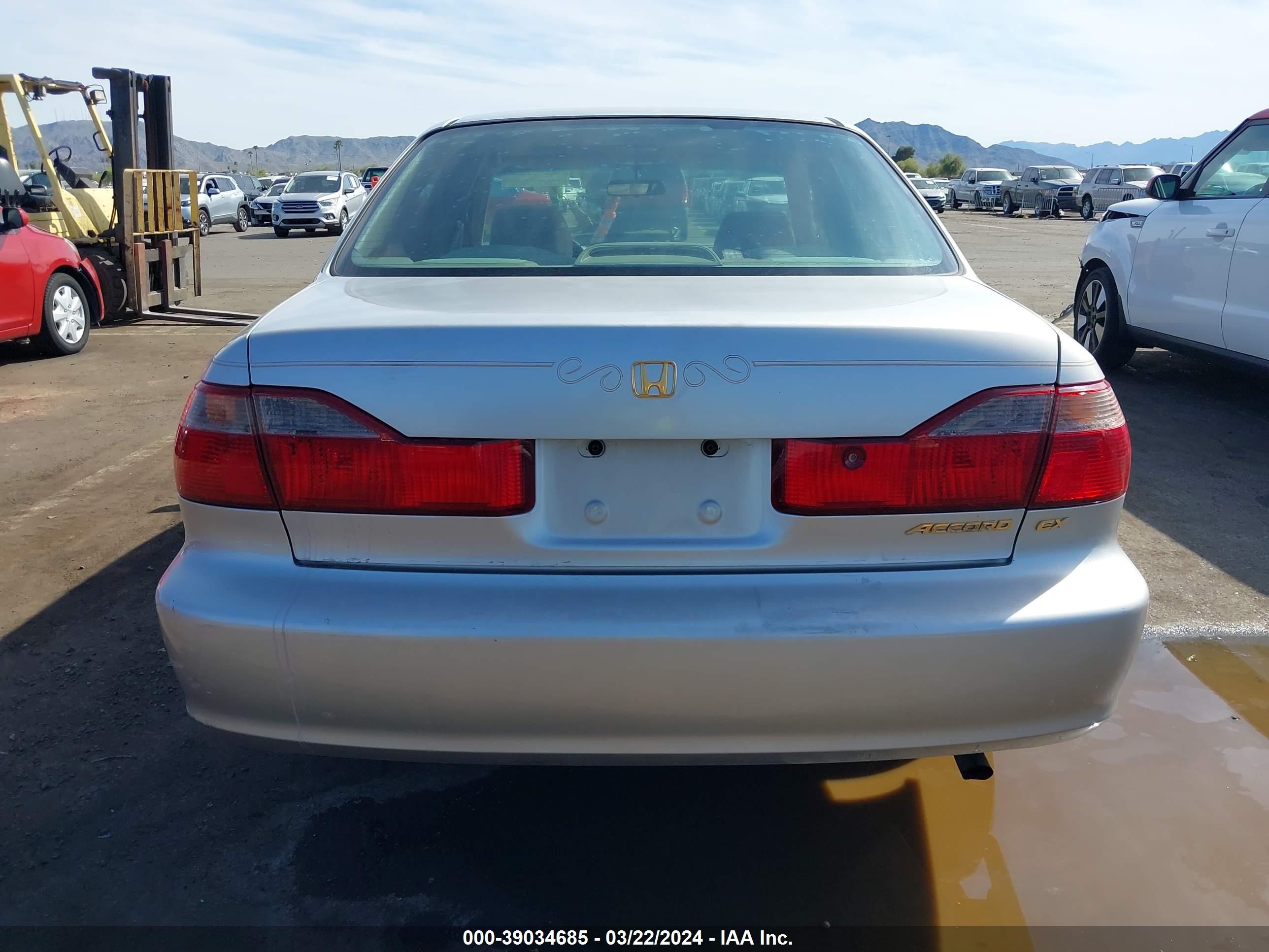 Photo 16 VIN: 1HGCG6676WA064922 - HONDA ACCORD 