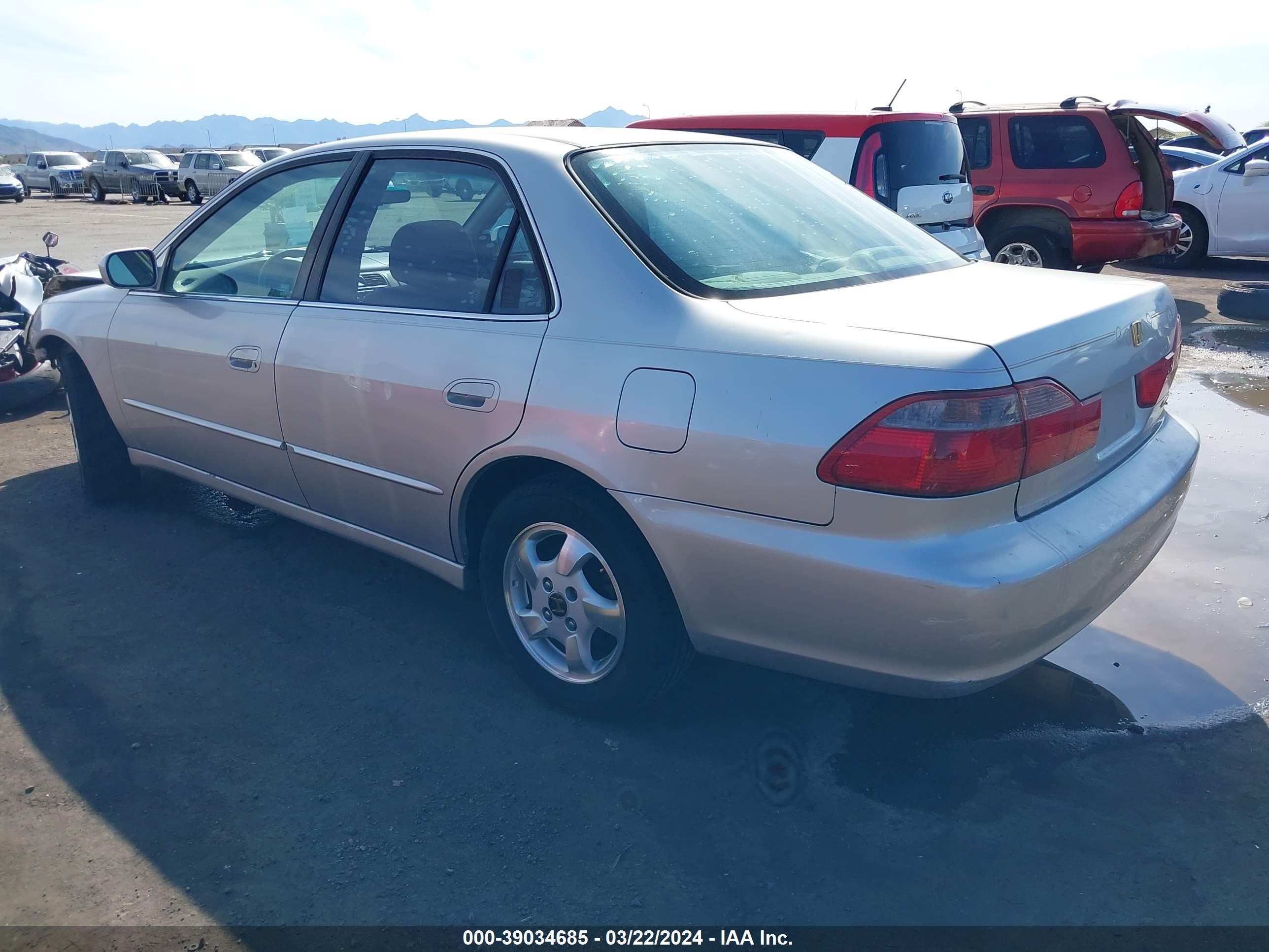 Photo 2 VIN: 1HGCG6676WA064922 - HONDA ACCORD 