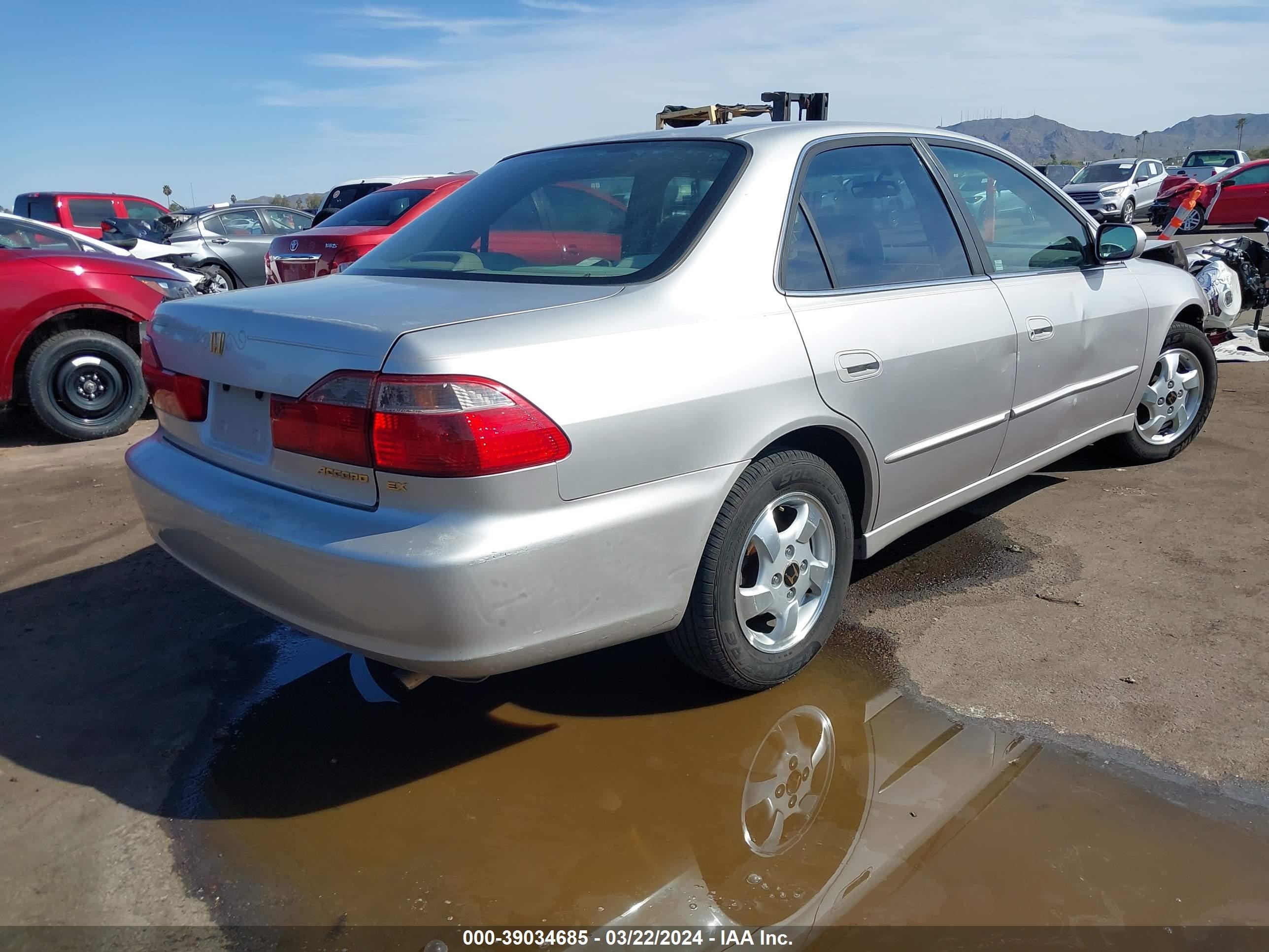 Photo 3 VIN: 1HGCG6676WA064922 - HONDA ACCORD 