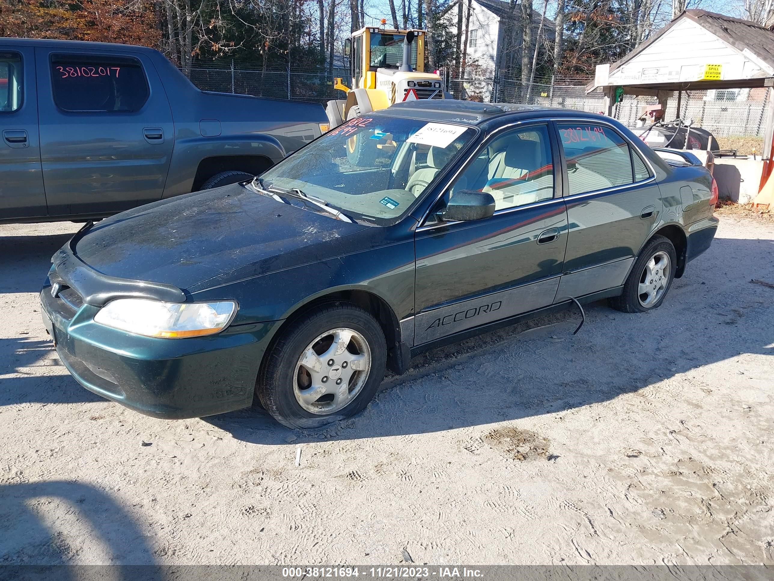 Photo 1 VIN: 1HGCG667XXA004188 - HONDA ACCORD 