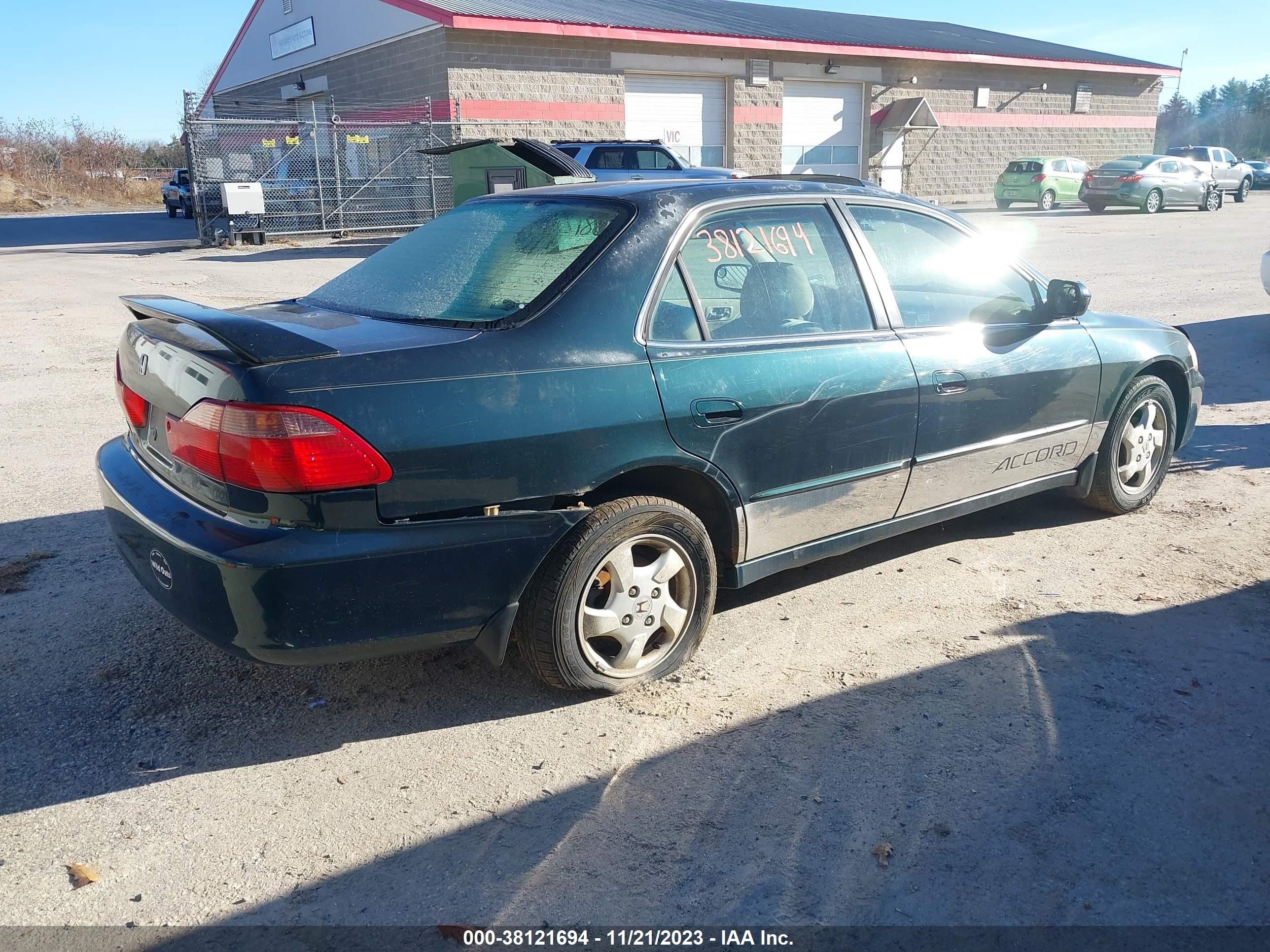 Photo 3 VIN: 1HGCG667XXA004188 - HONDA ACCORD 