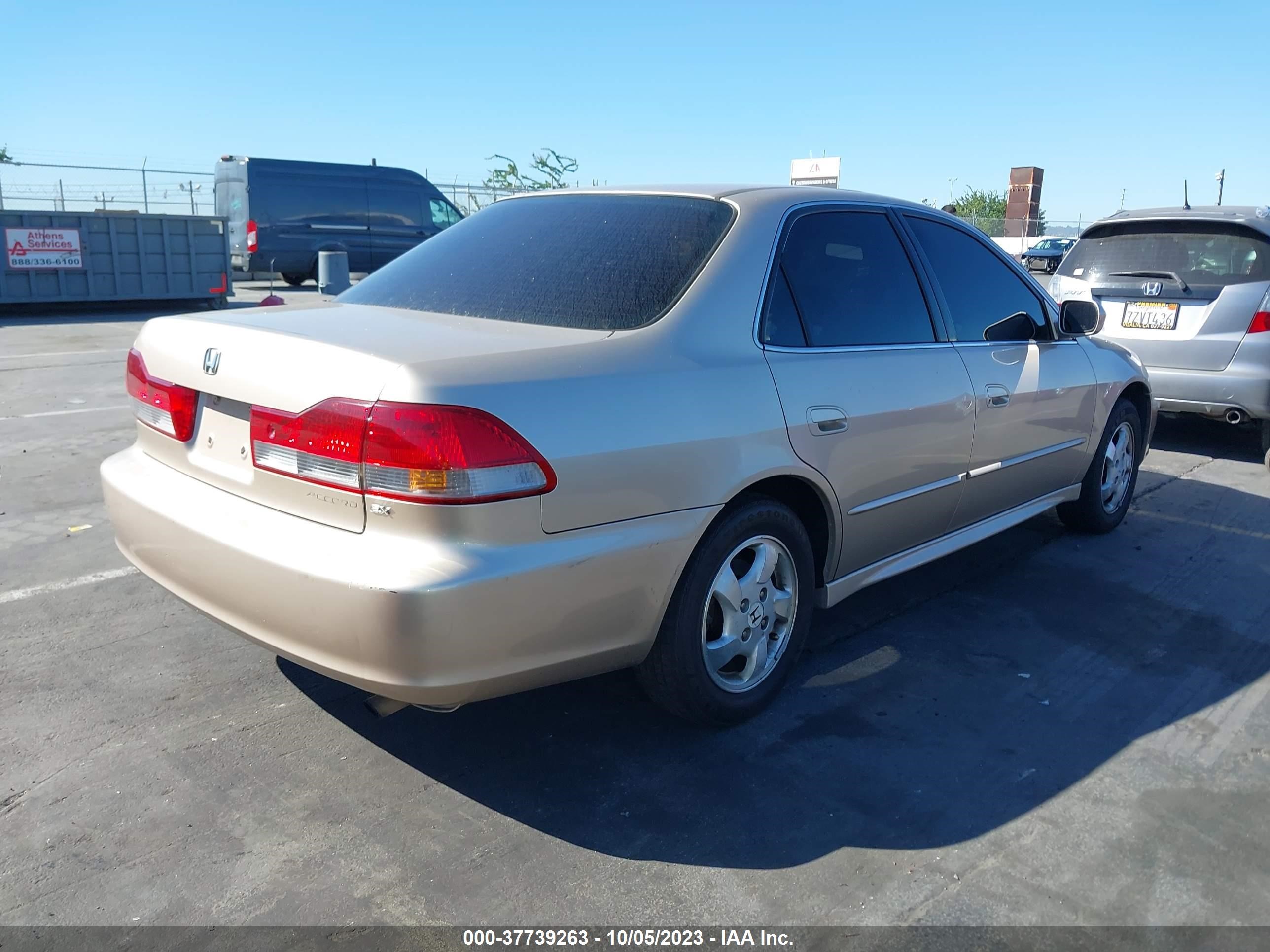 Photo 3 VIN: 1HGCG66811A086764 - HONDA ACCORD 