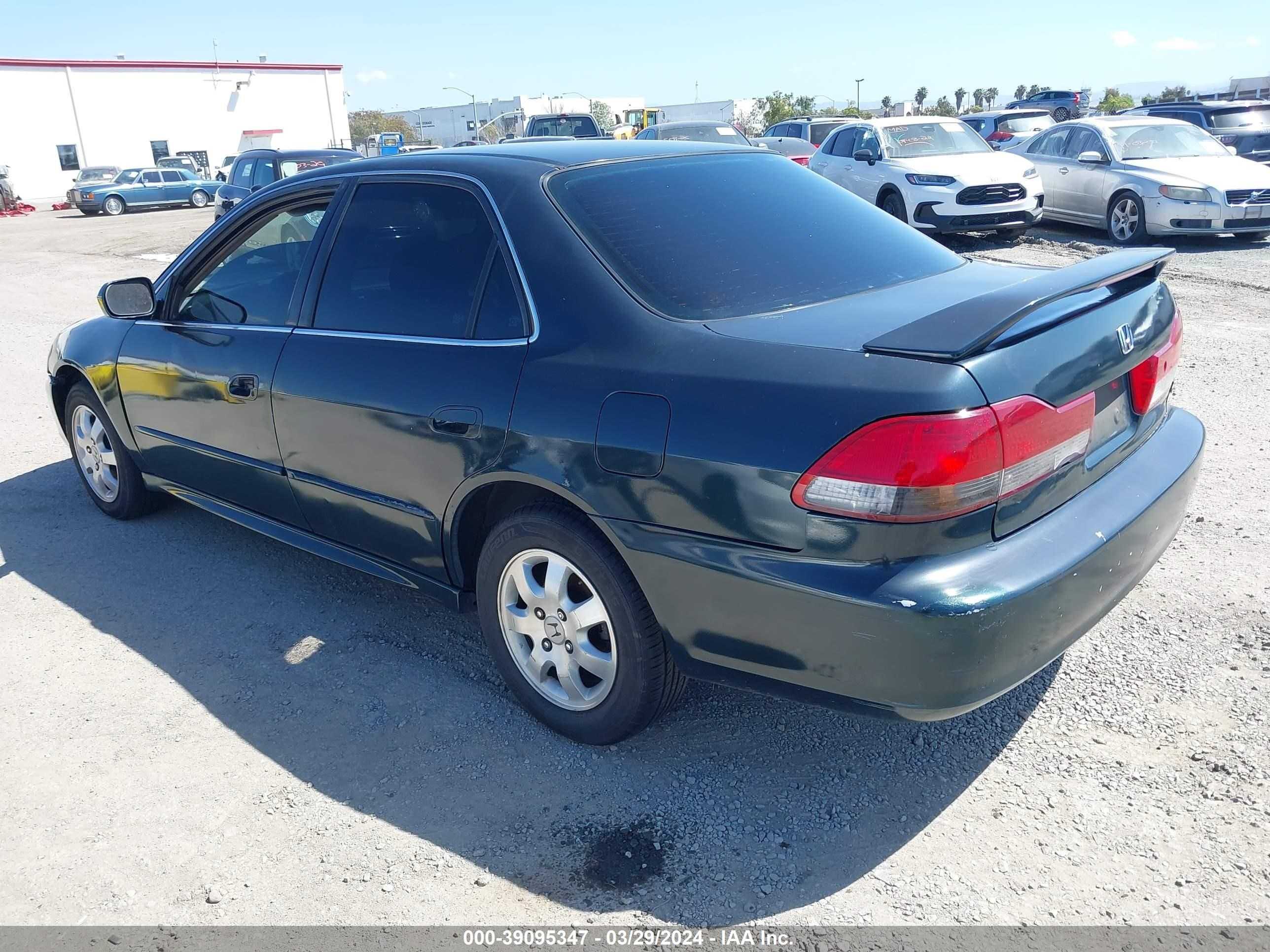 Photo 2 VIN: 1HGCG66821A106195 - HONDA ACCORD 