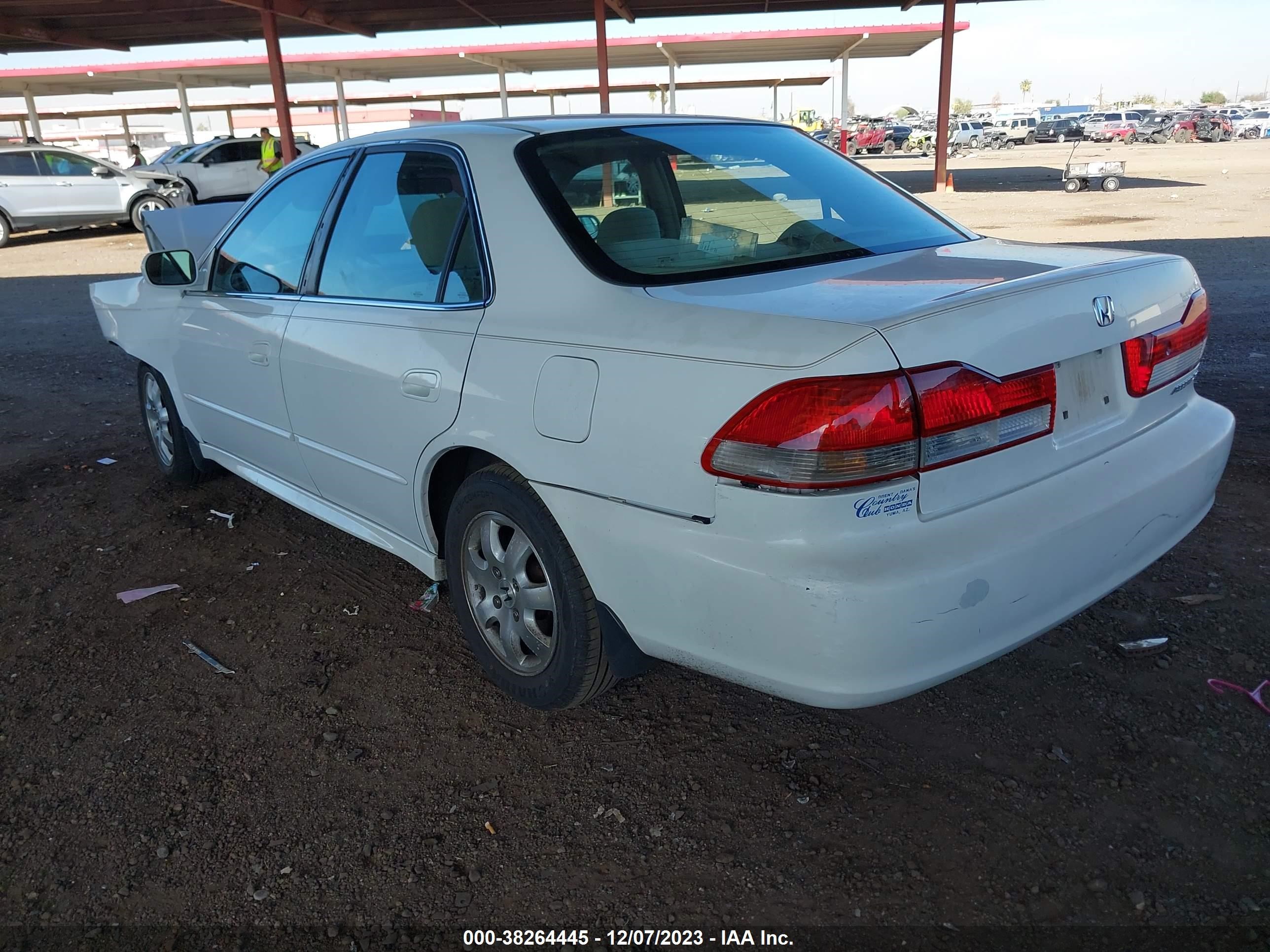 Photo 2 VIN: 1HGCG66822A014702 - HONDA ACCORD 