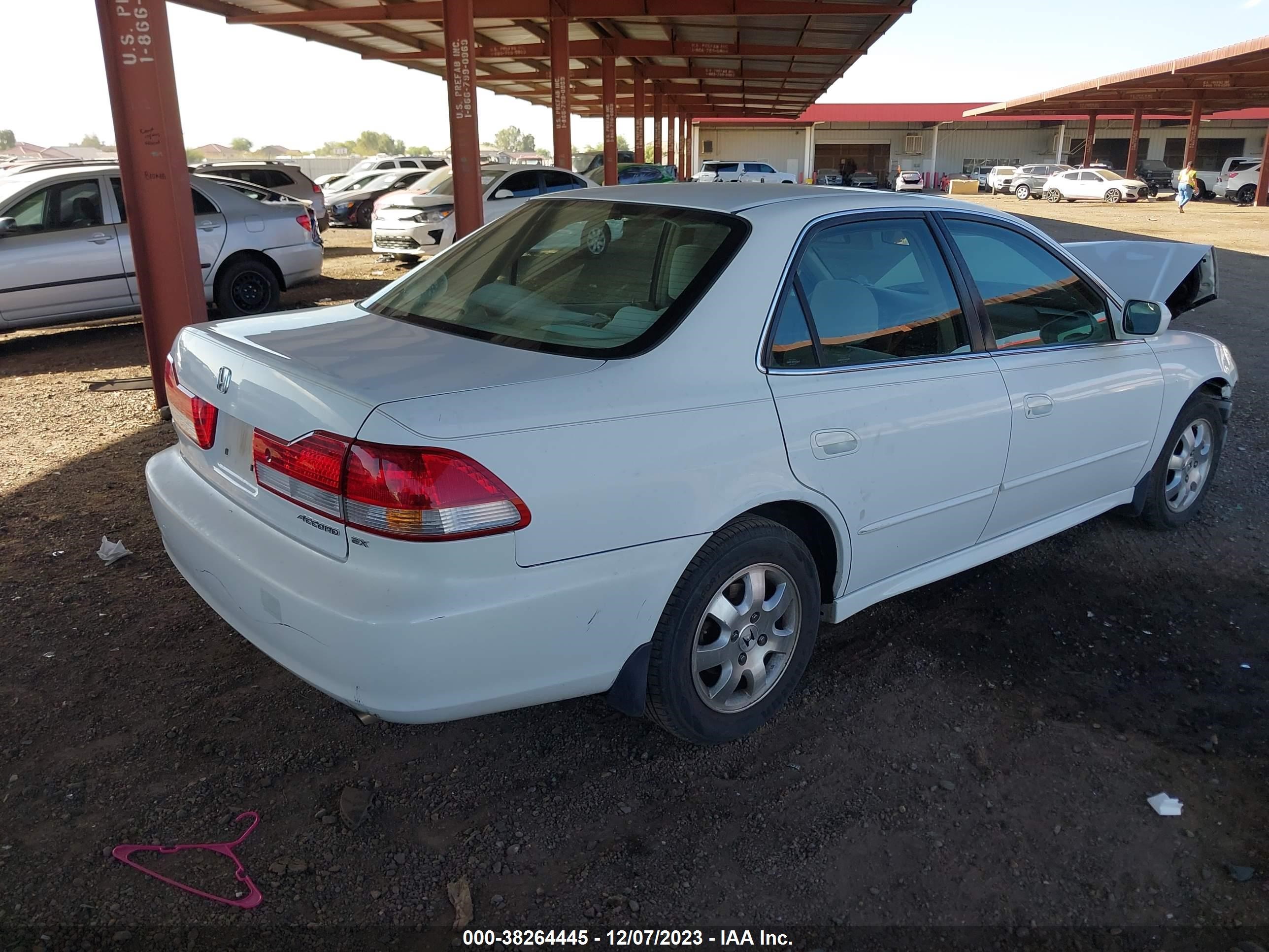 Photo 3 VIN: 1HGCG66822A014702 - HONDA ACCORD 