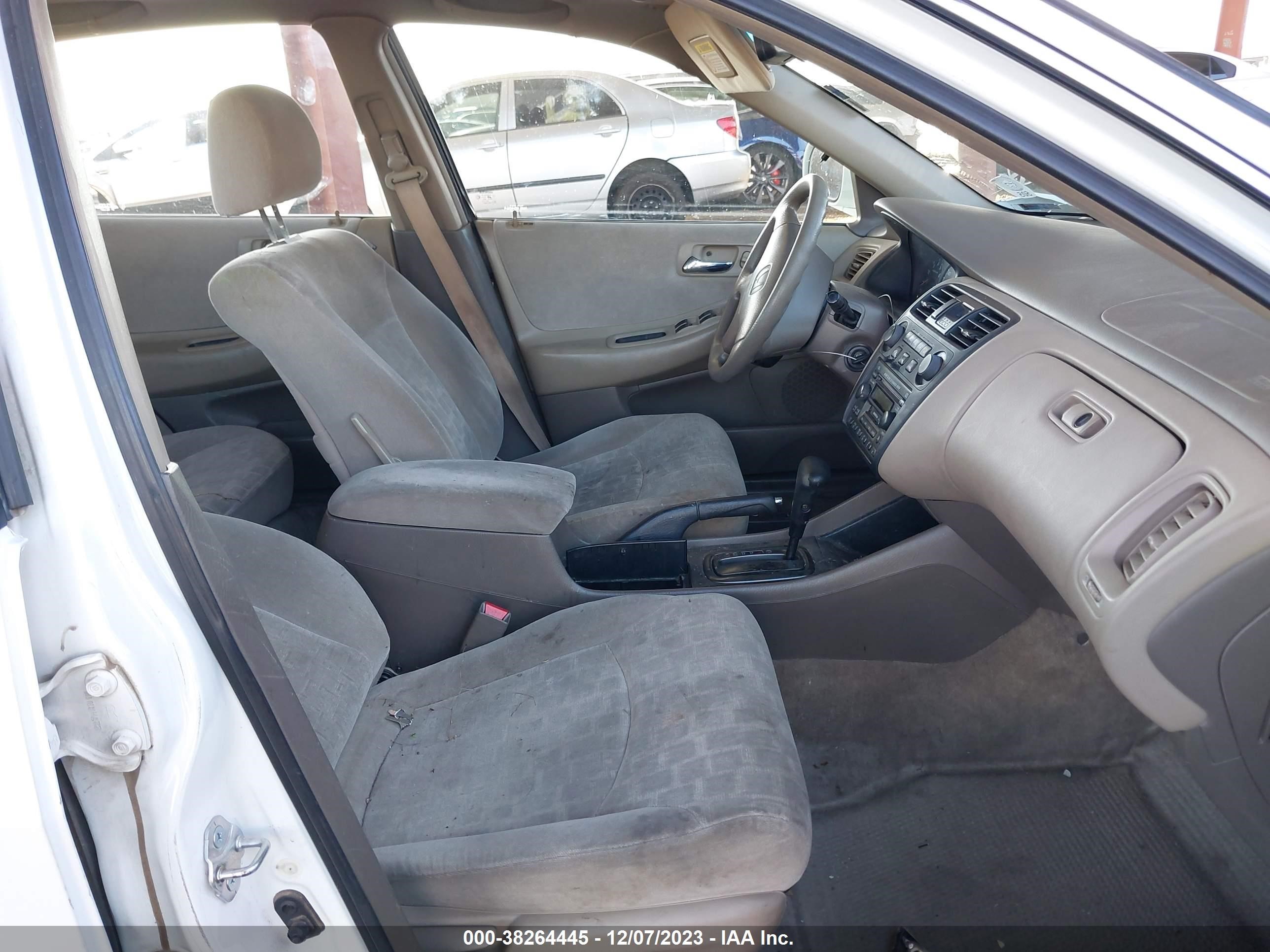 Photo 4 VIN: 1HGCG66822A014702 - HONDA ACCORD 