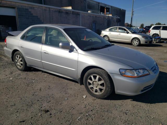 Photo 3 VIN: 1HGCG668X2A004290 - HONDA ACCORD 