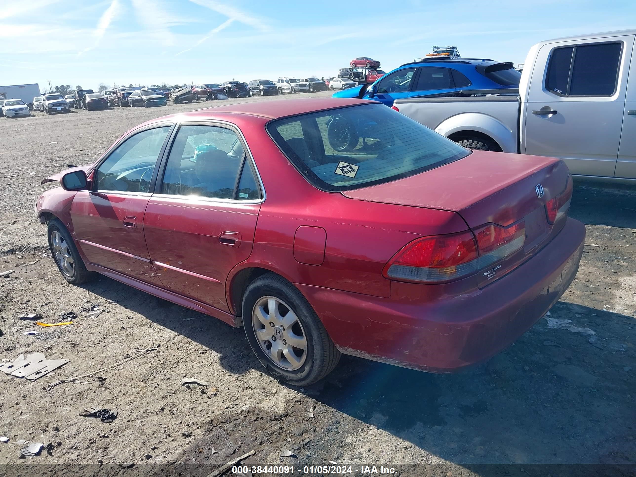 Photo 2 VIN: 1HGCG668X2A067230 - HONDA ACCORD 