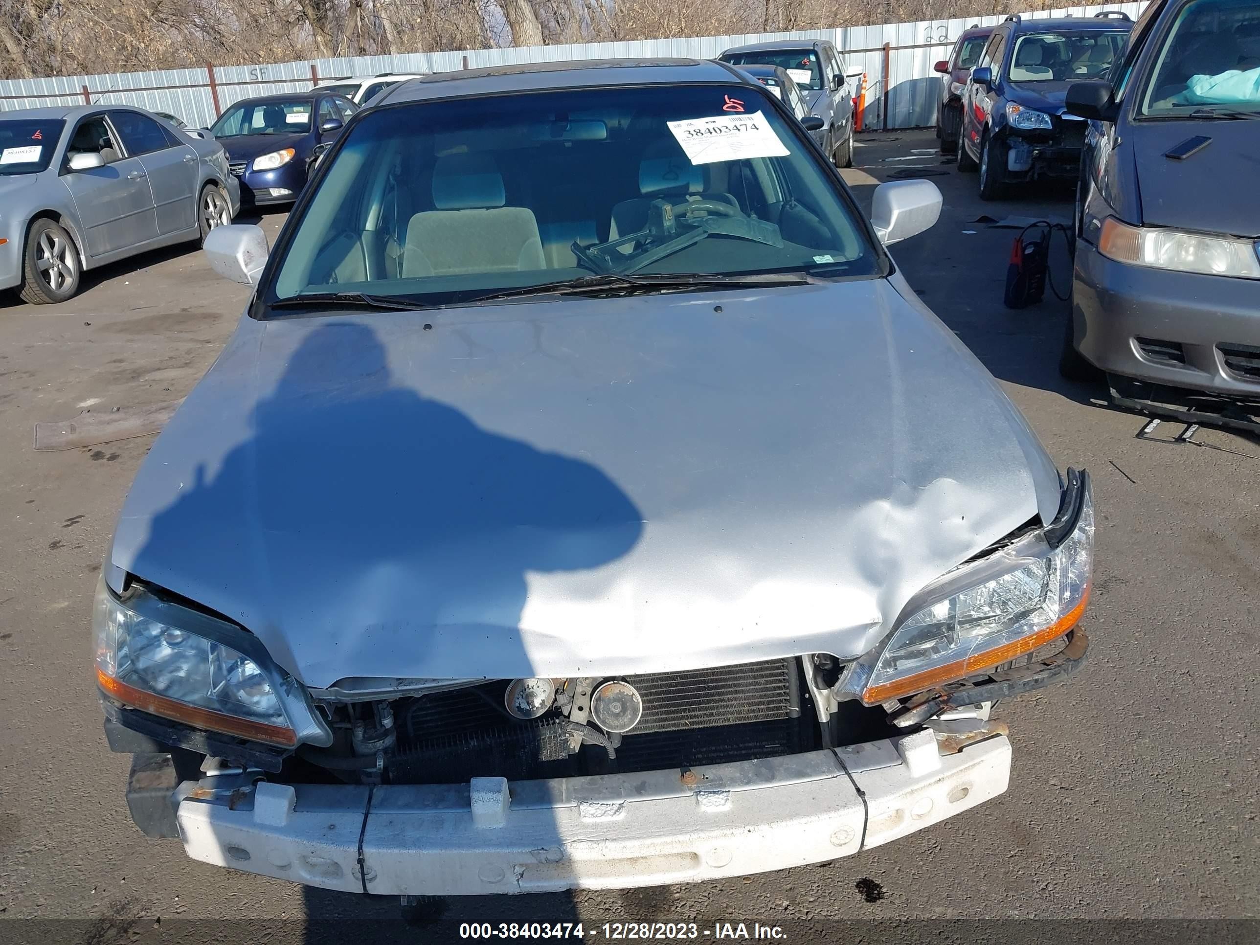 Photo 11 VIN: 1HGCG668X2A082360 - HONDA ACCORD 