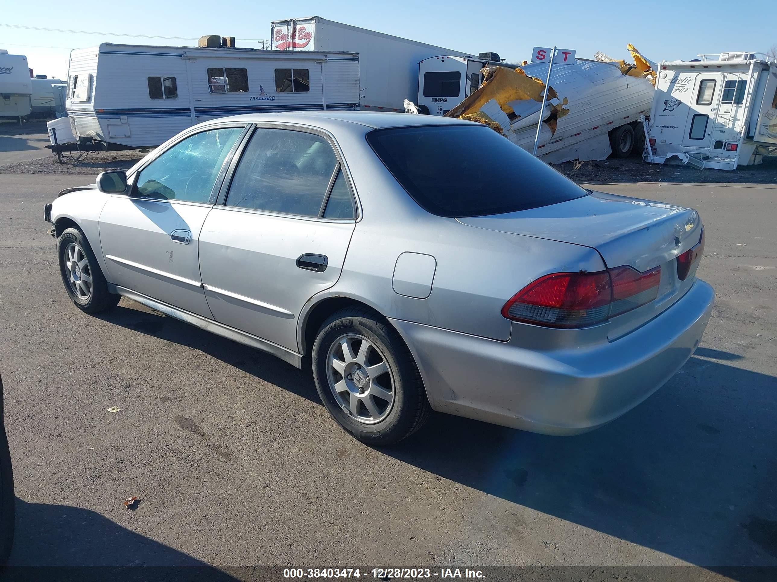 Photo 2 VIN: 1HGCG668X2A082360 - HONDA ACCORD 