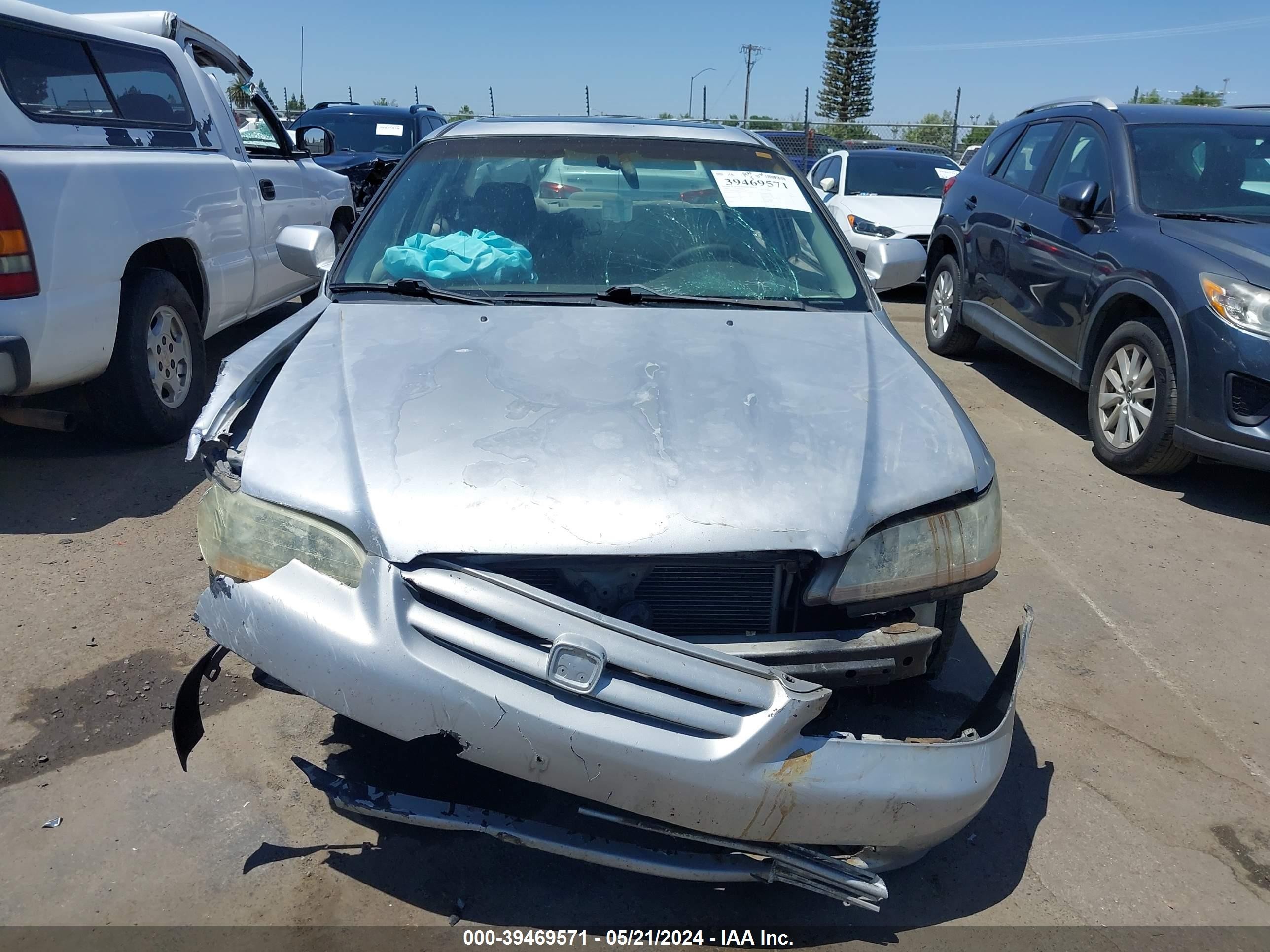 Photo 11 VIN: 1HGCG668X2A176366 - HONDA ACCORD 