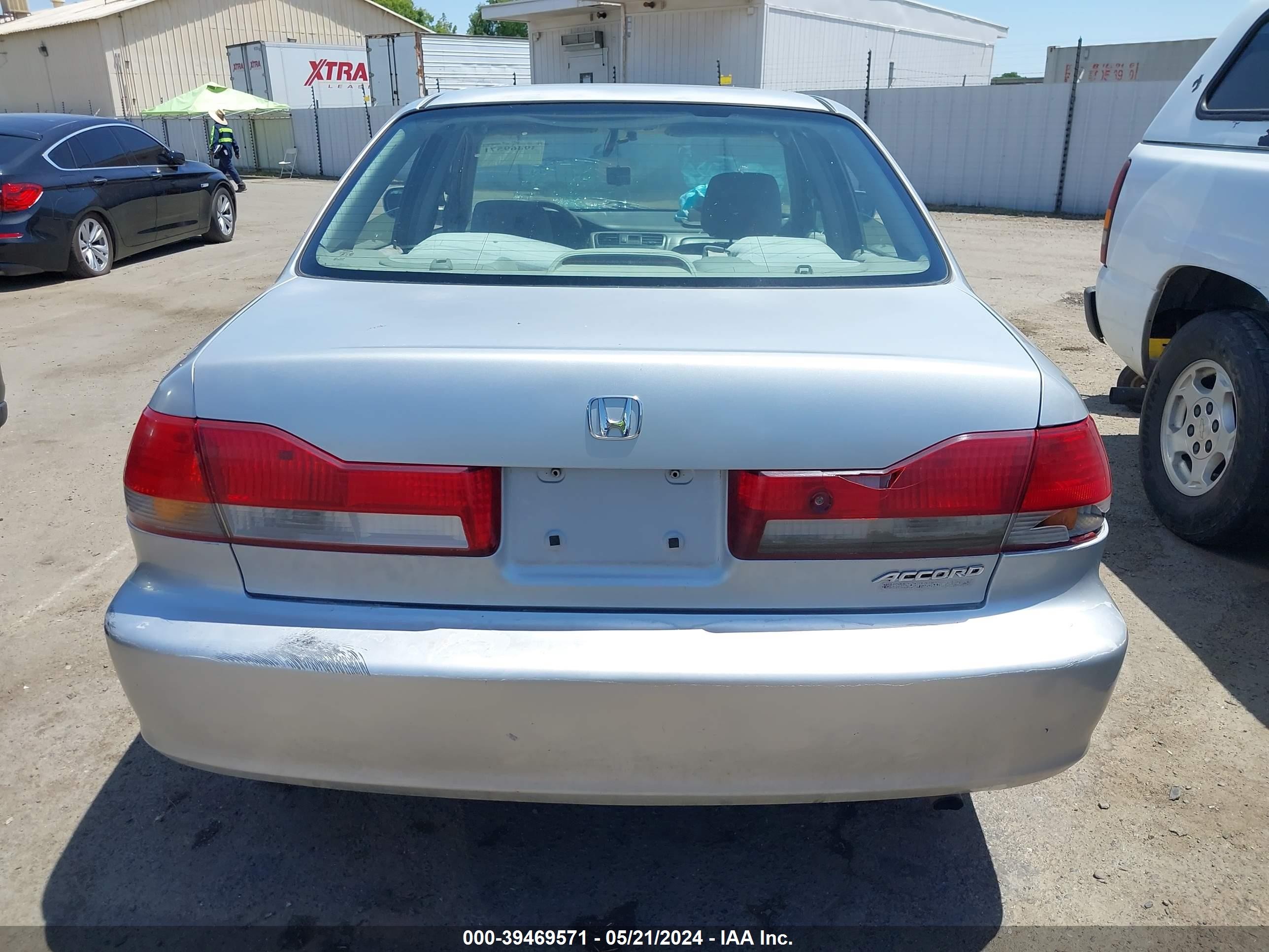 Photo 15 VIN: 1HGCG668X2A176366 - HONDA ACCORD 