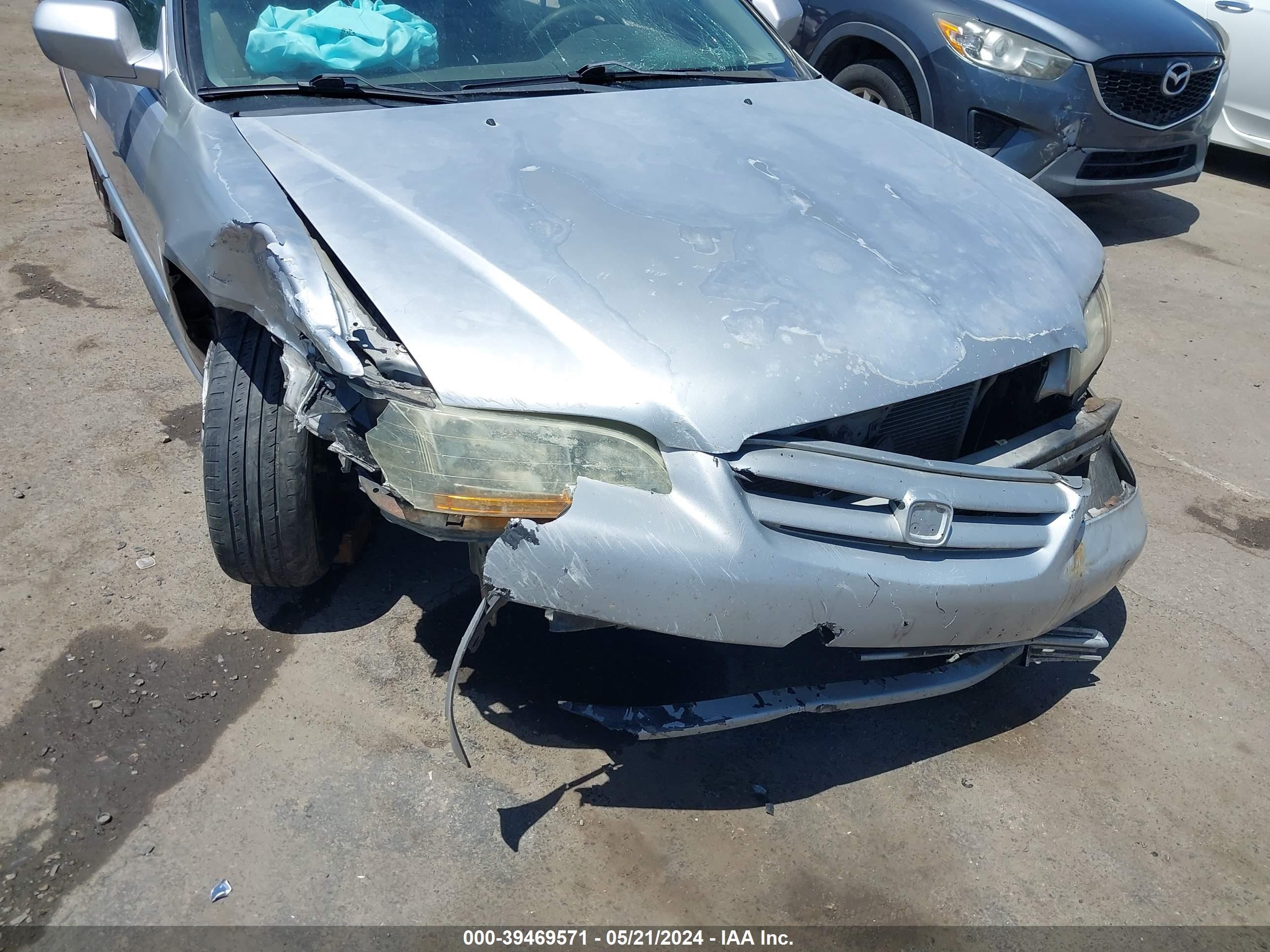 Photo 5 VIN: 1HGCG668X2A176366 - HONDA ACCORD 