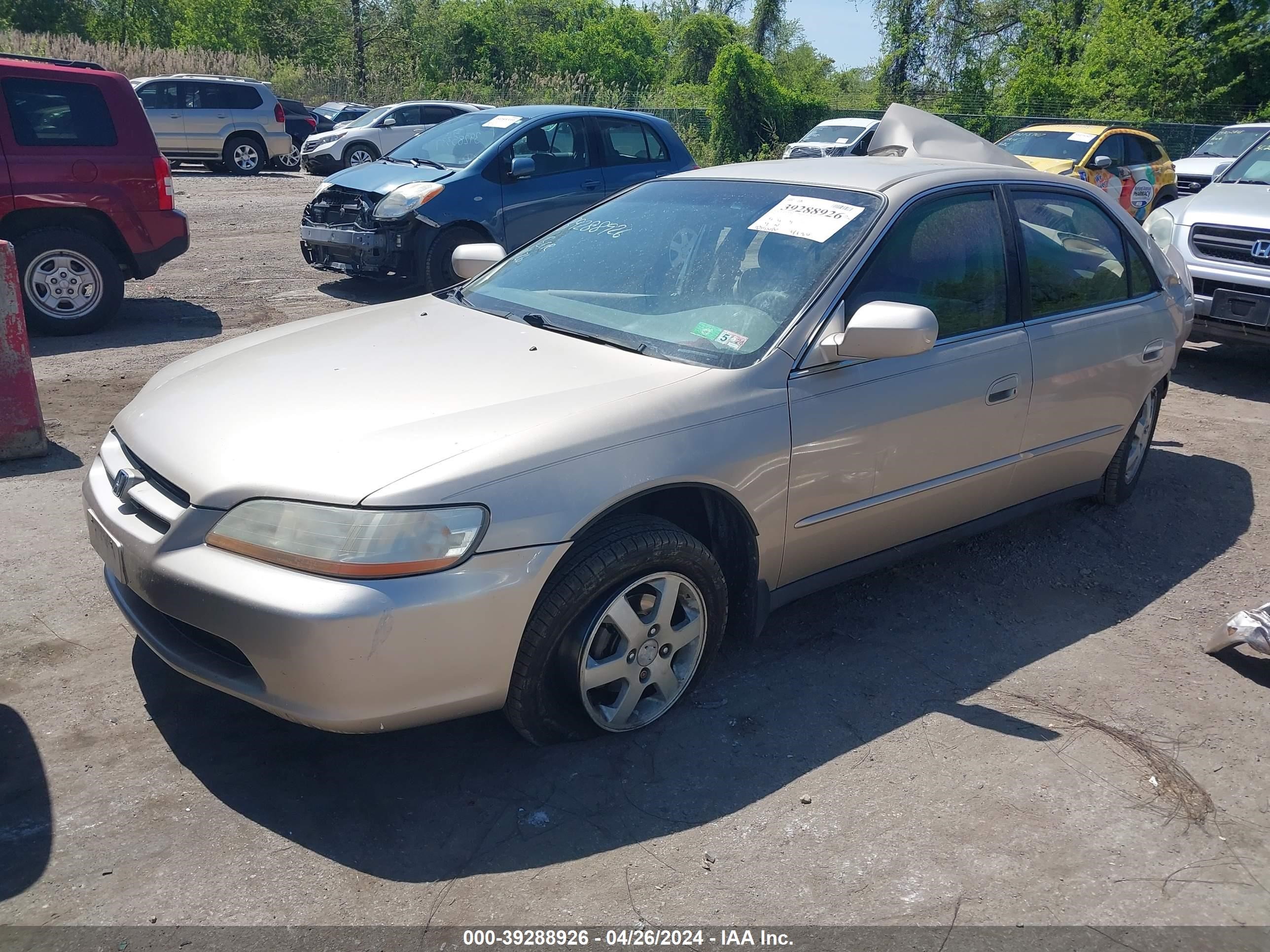 Photo 1 VIN: 1HGCG6699YA115088 - HONDA ACCORD 