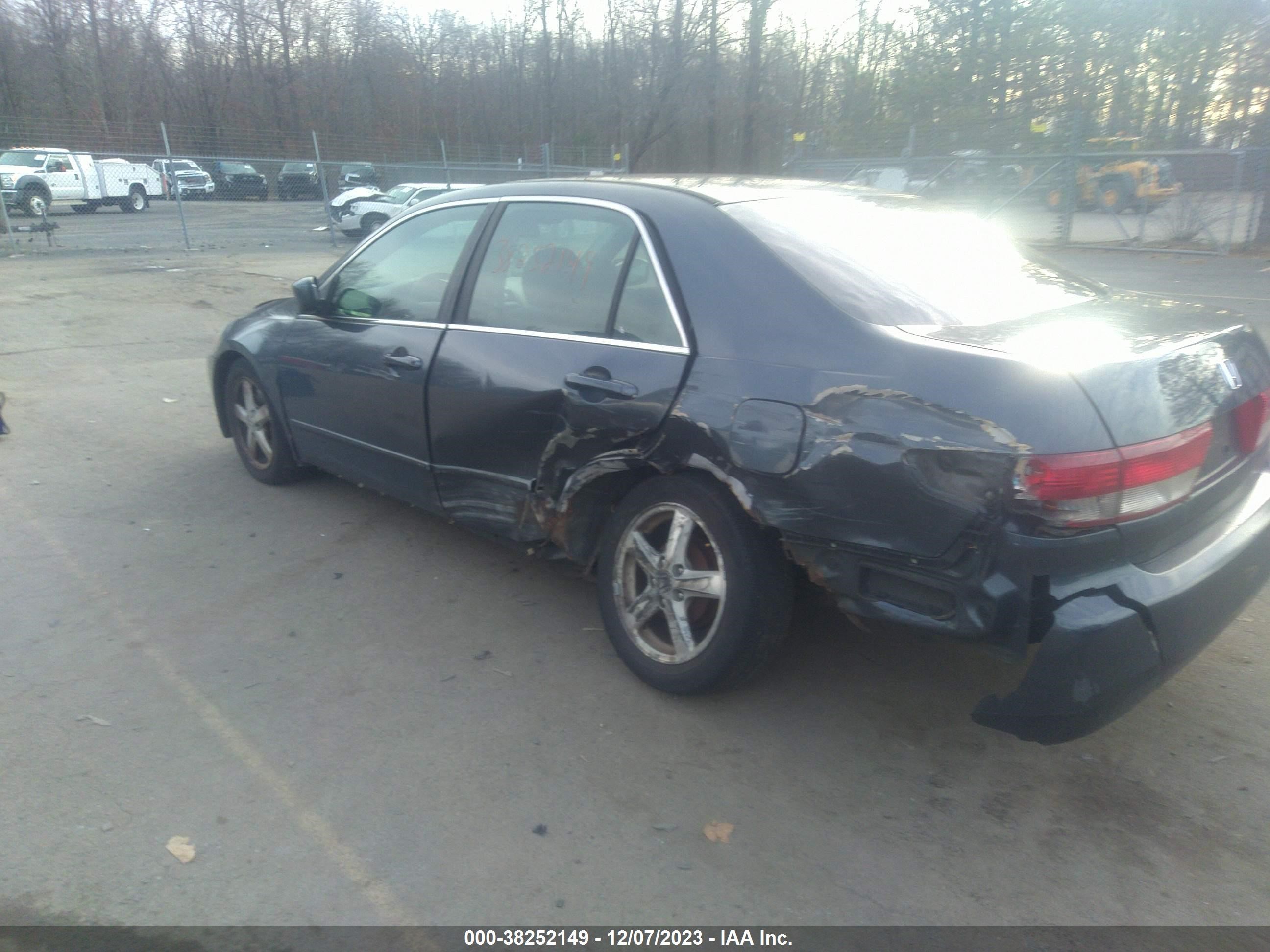 Photo 2 VIN: 1HGCM55333A008451 - HONDA ACCORD 