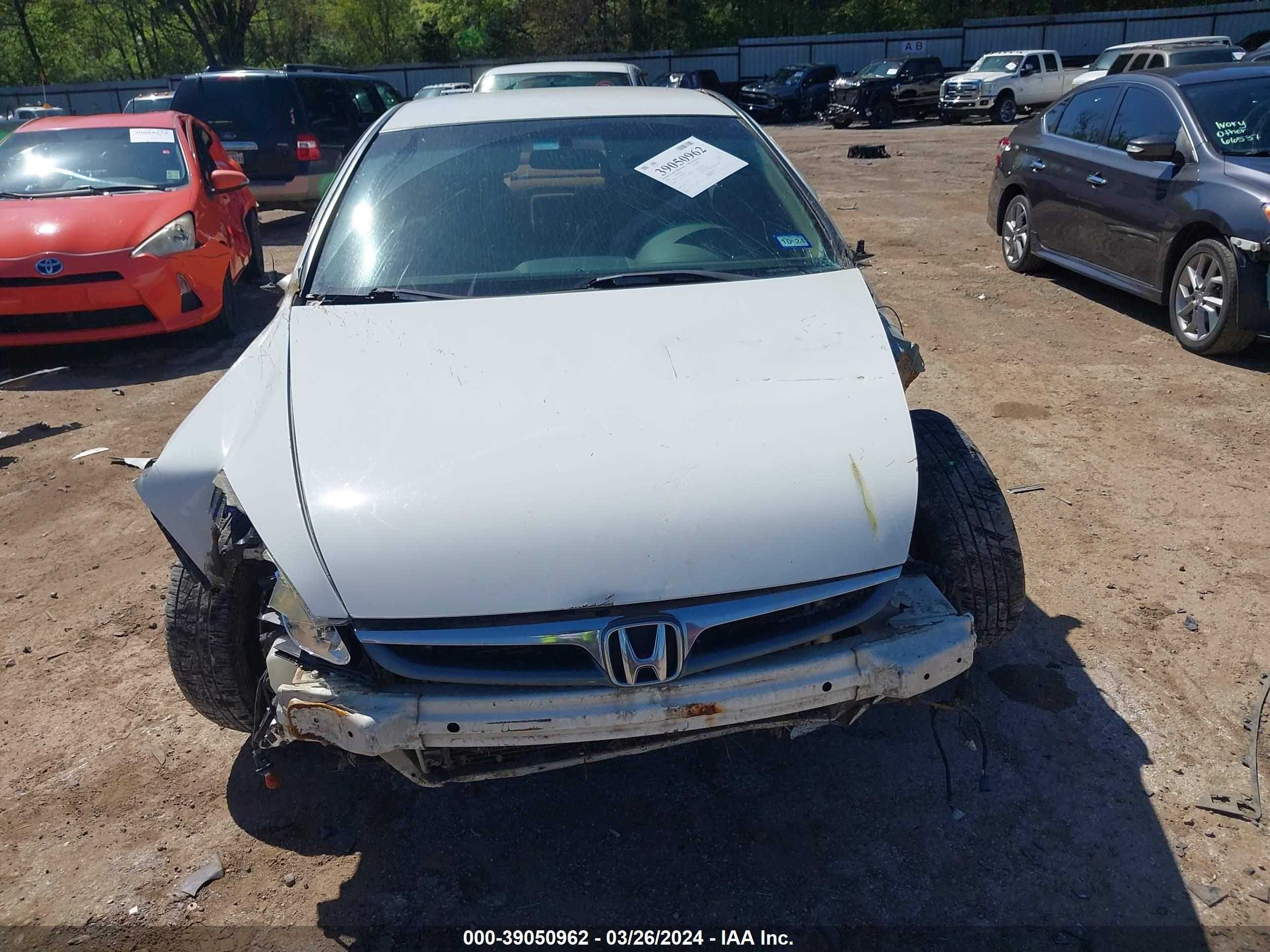 Photo 5 VIN: 1HGCM55356A005992 - HONDA ACCORD 