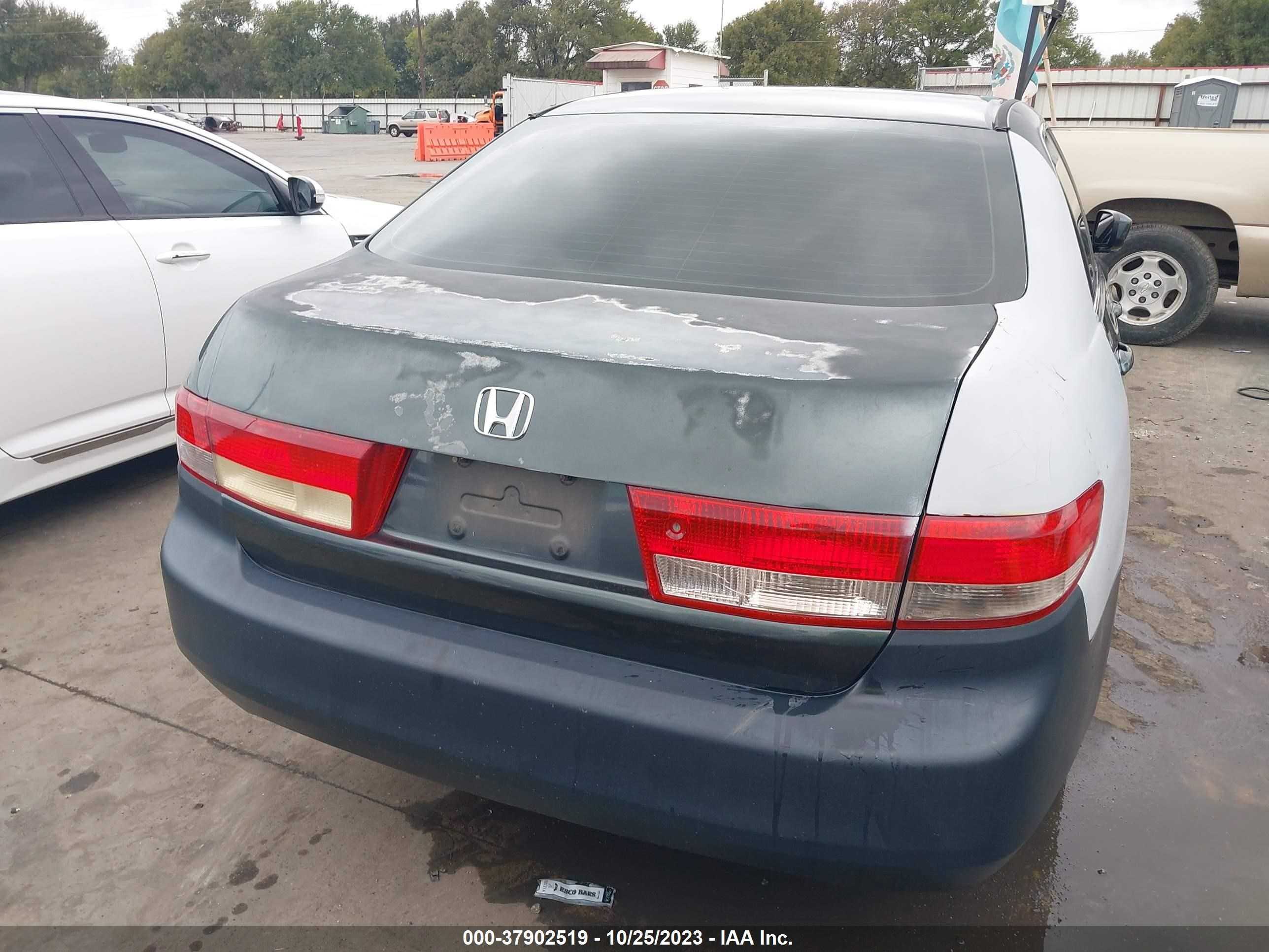 Photo 15 VIN: 1HGCM55405A033027 - HONDA ACCORD 