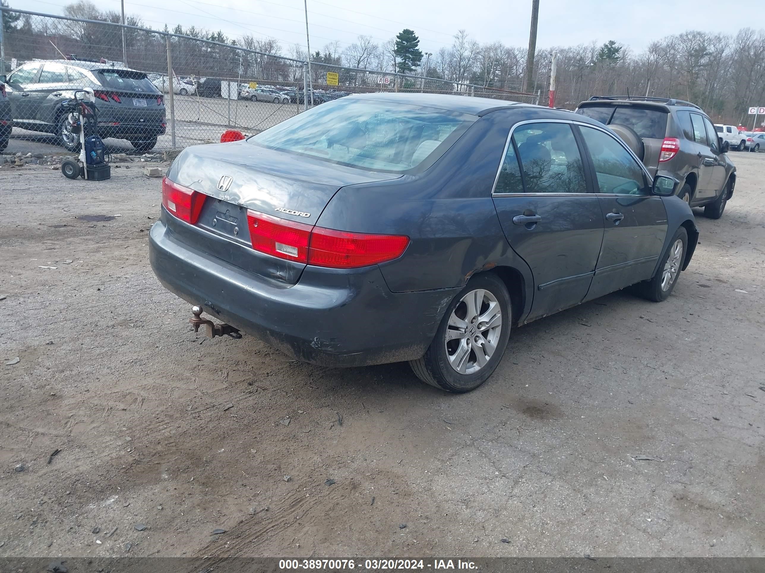 Photo 3 VIN: 1HGCM55465A041553 - HONDA ACCORD 