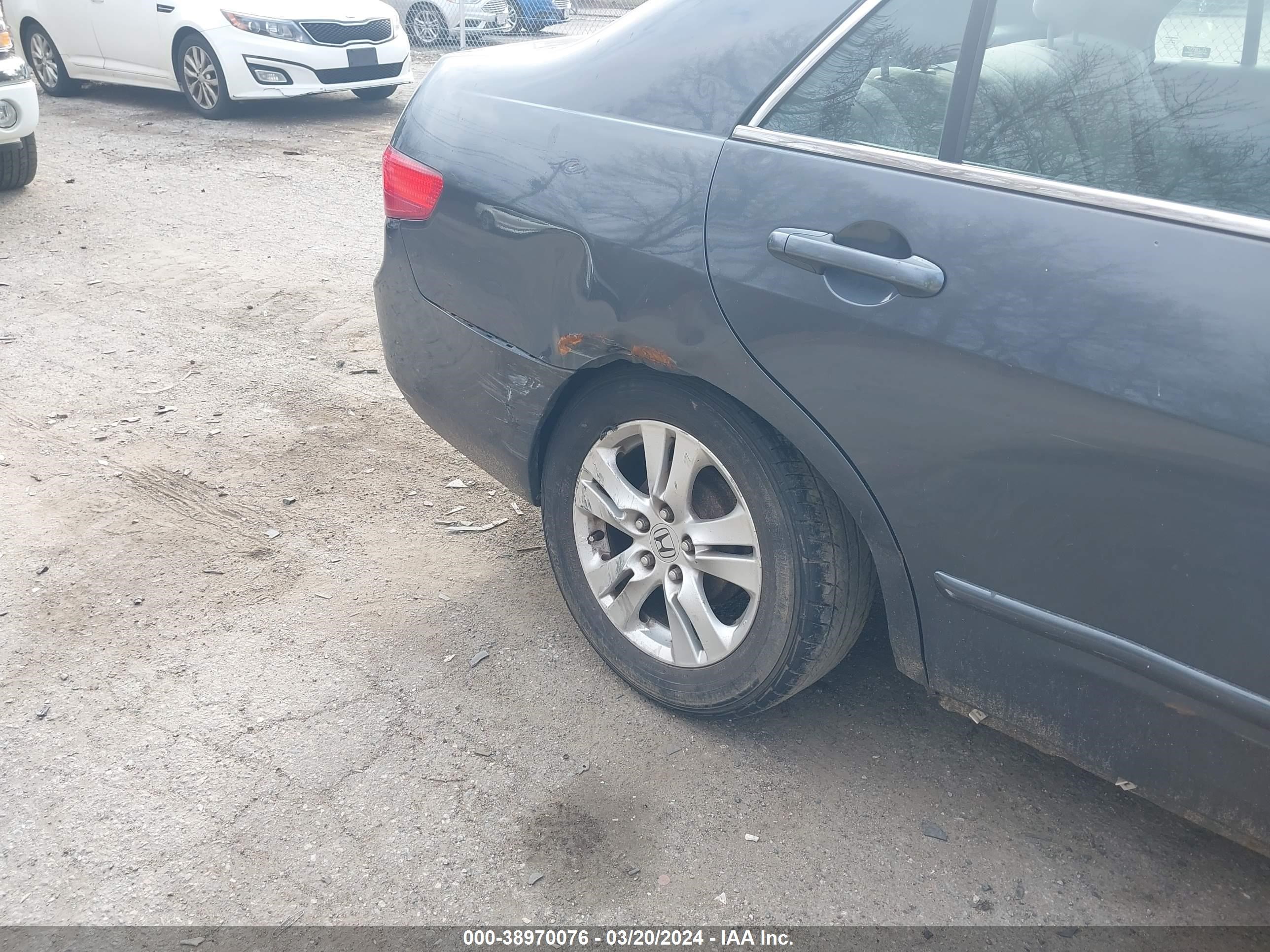 Photo 5 VIN: 1HGCM55465A041553 - HONDA ACCORD 