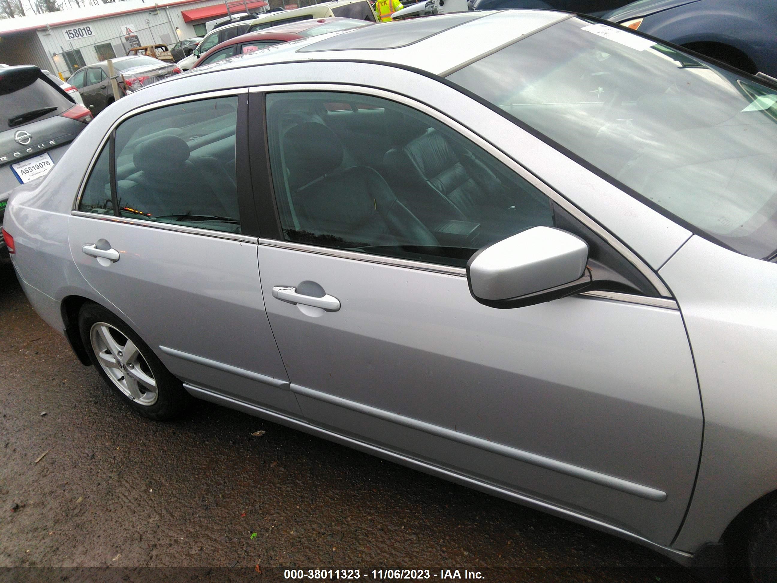 Photo 13 VIN: 1HGCM55623A011951 - HONDA ACCORD 