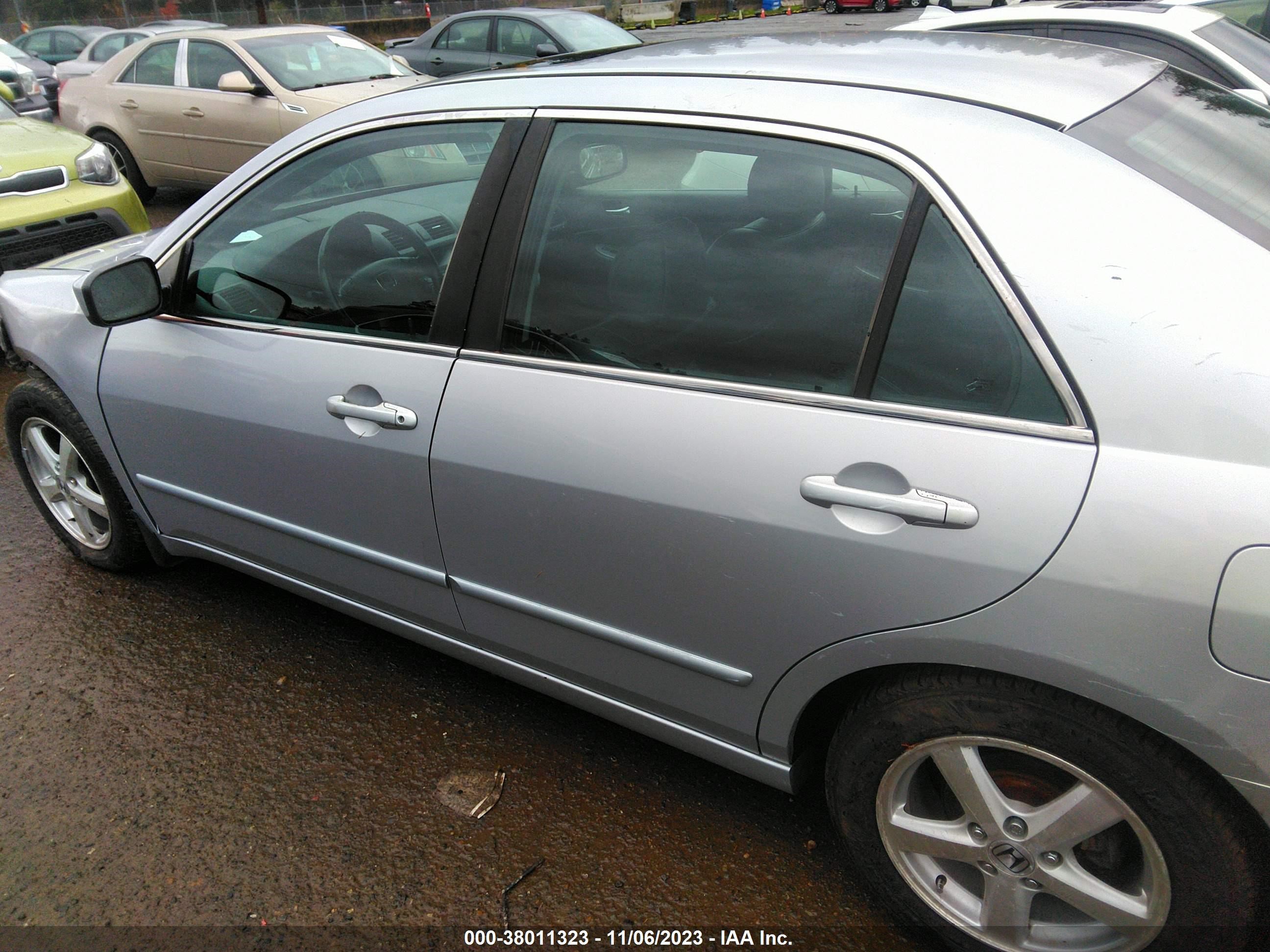 Photo 14 VIN: 1HGCM55623A011951 - HONDA ACCORD 