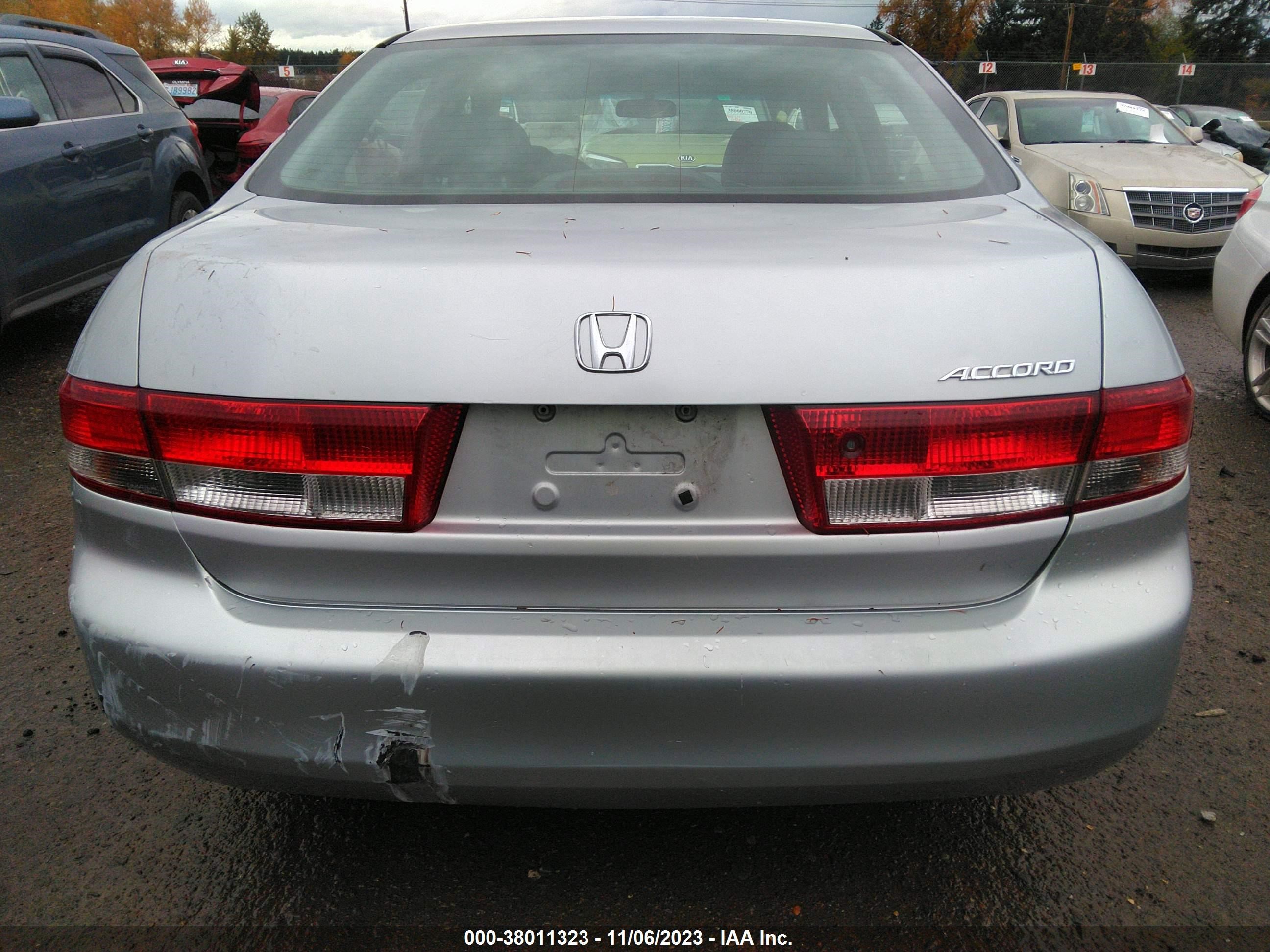 Photo 16 VIN: 1HGCM55623A011951 - HONDA ACCORD 