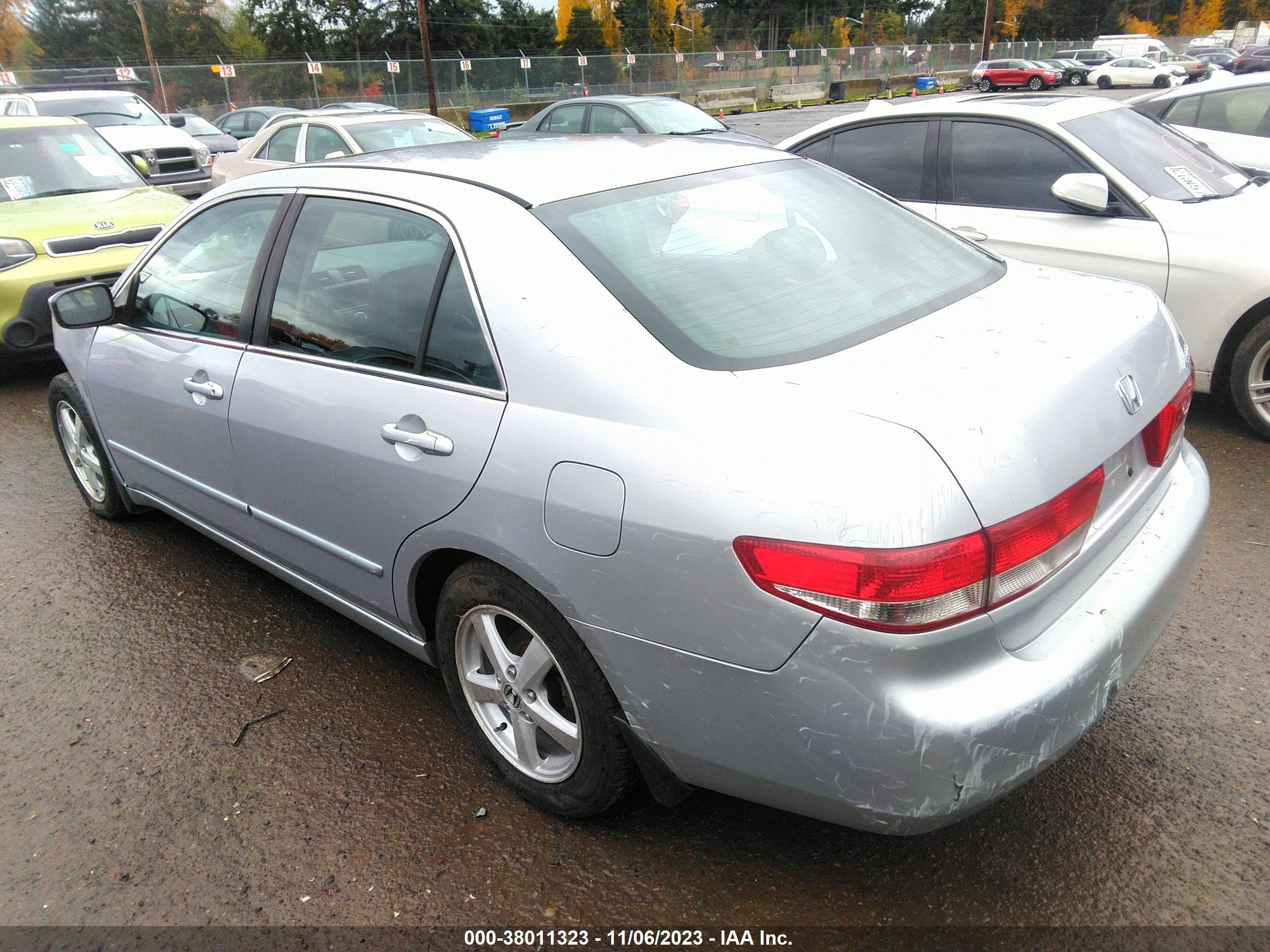 Photo 2 VIN: 1HGCM55623A011951 - HONDA ACCORD 