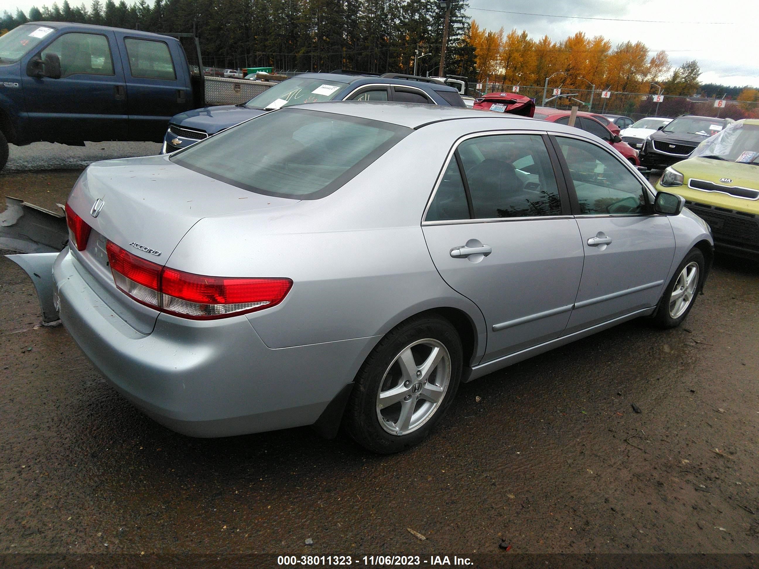 Photo 3 VIN: 1HGCM55623A011951 - HONDA ACCORD 