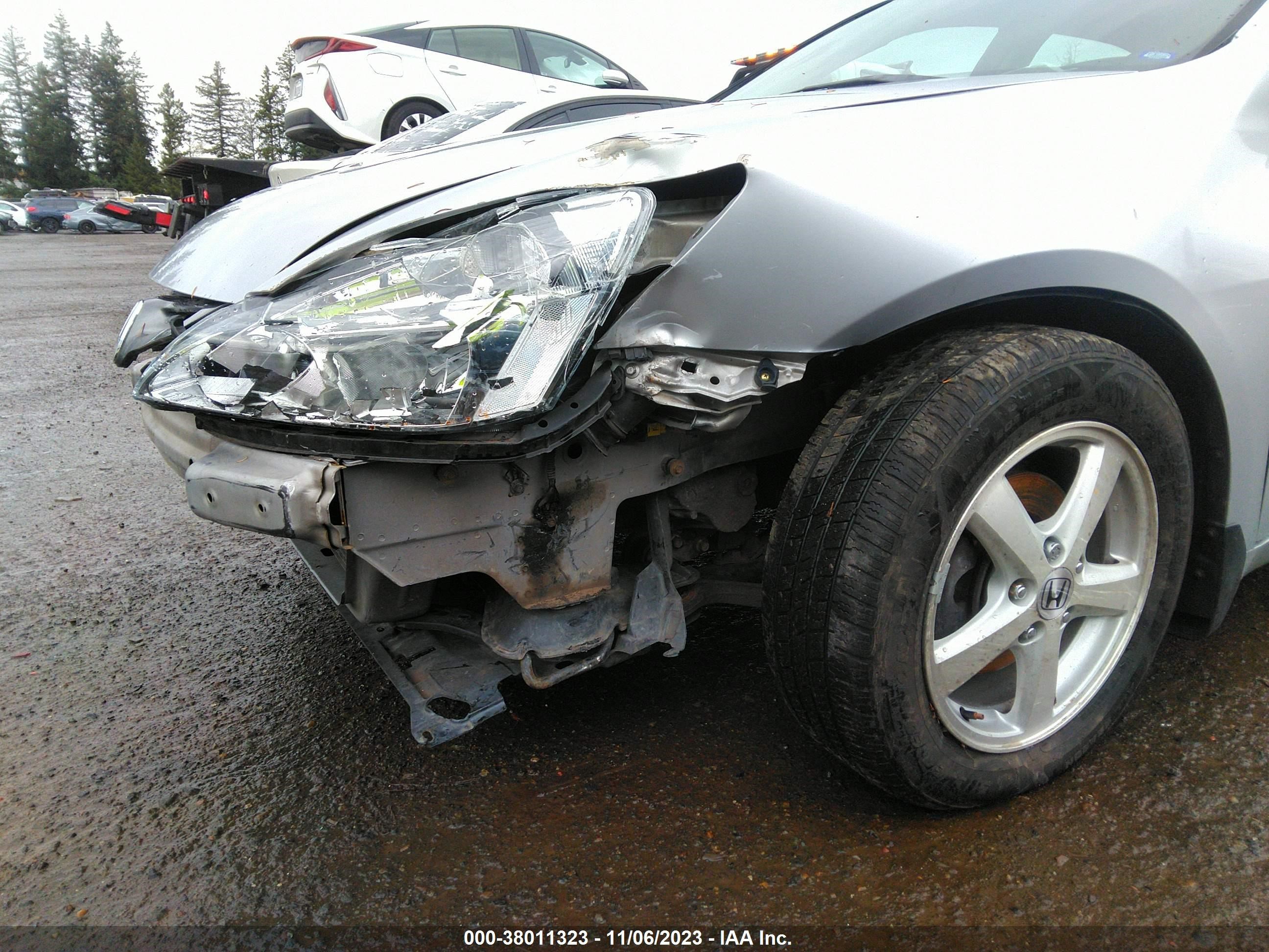 Photo 5 VIN: 1HGCM55623A011951 - HONDA ACCORD 