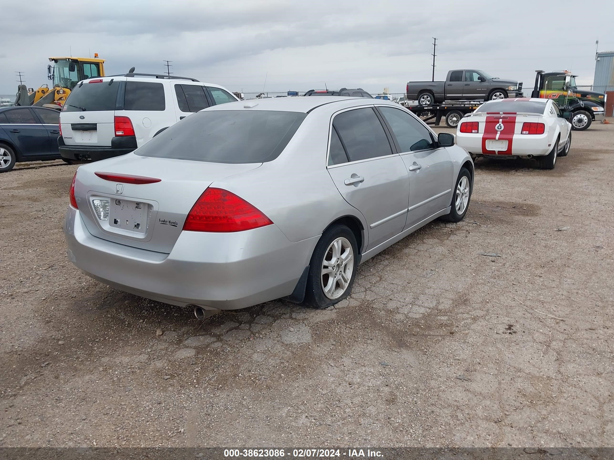 Photo 3 VIN: 1HGCM55896A150030 - HONDA ACCORD 