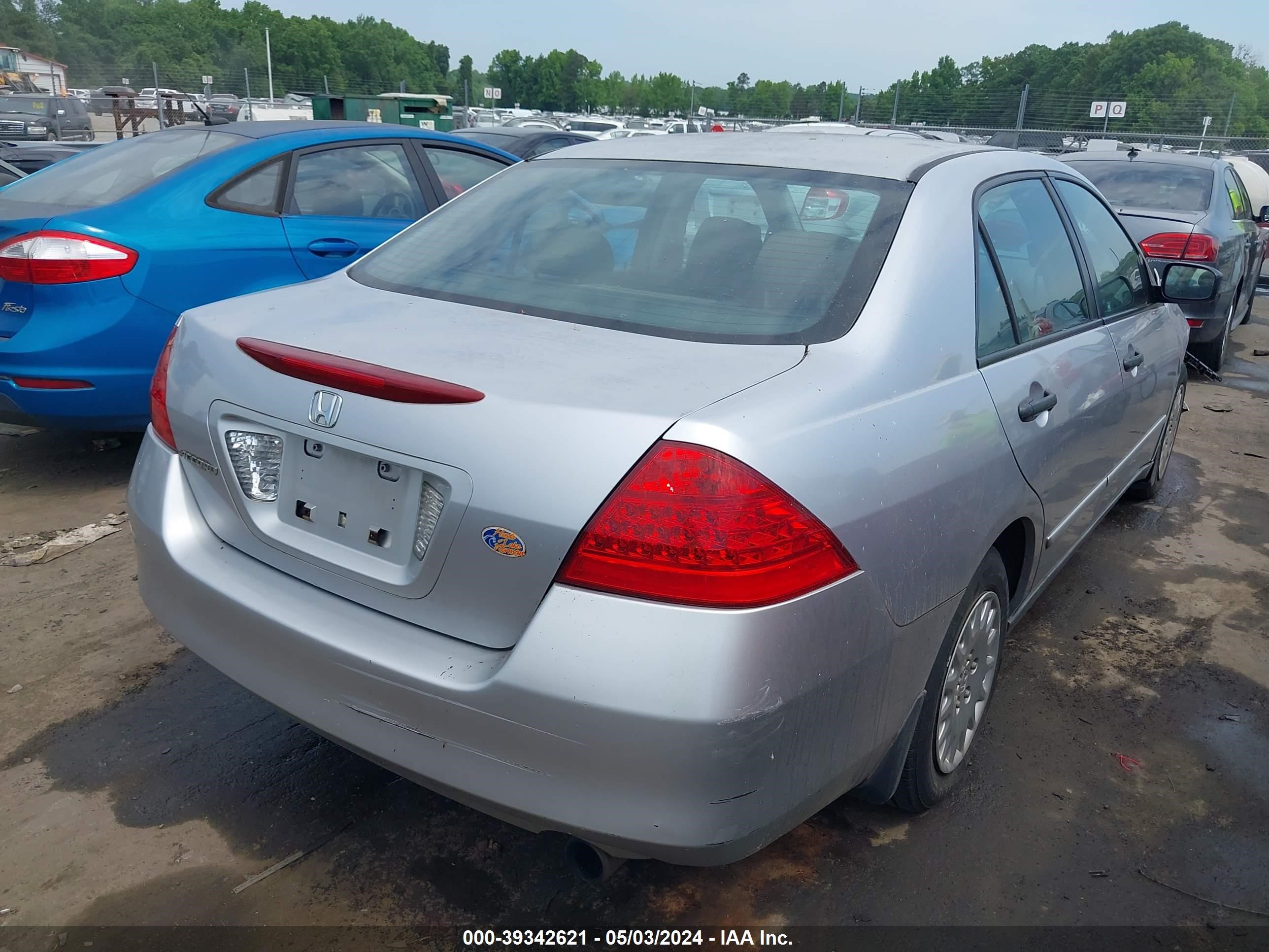 Photo 3 VIN: 1HGCM56107A154793 - HONDA ACCORD 