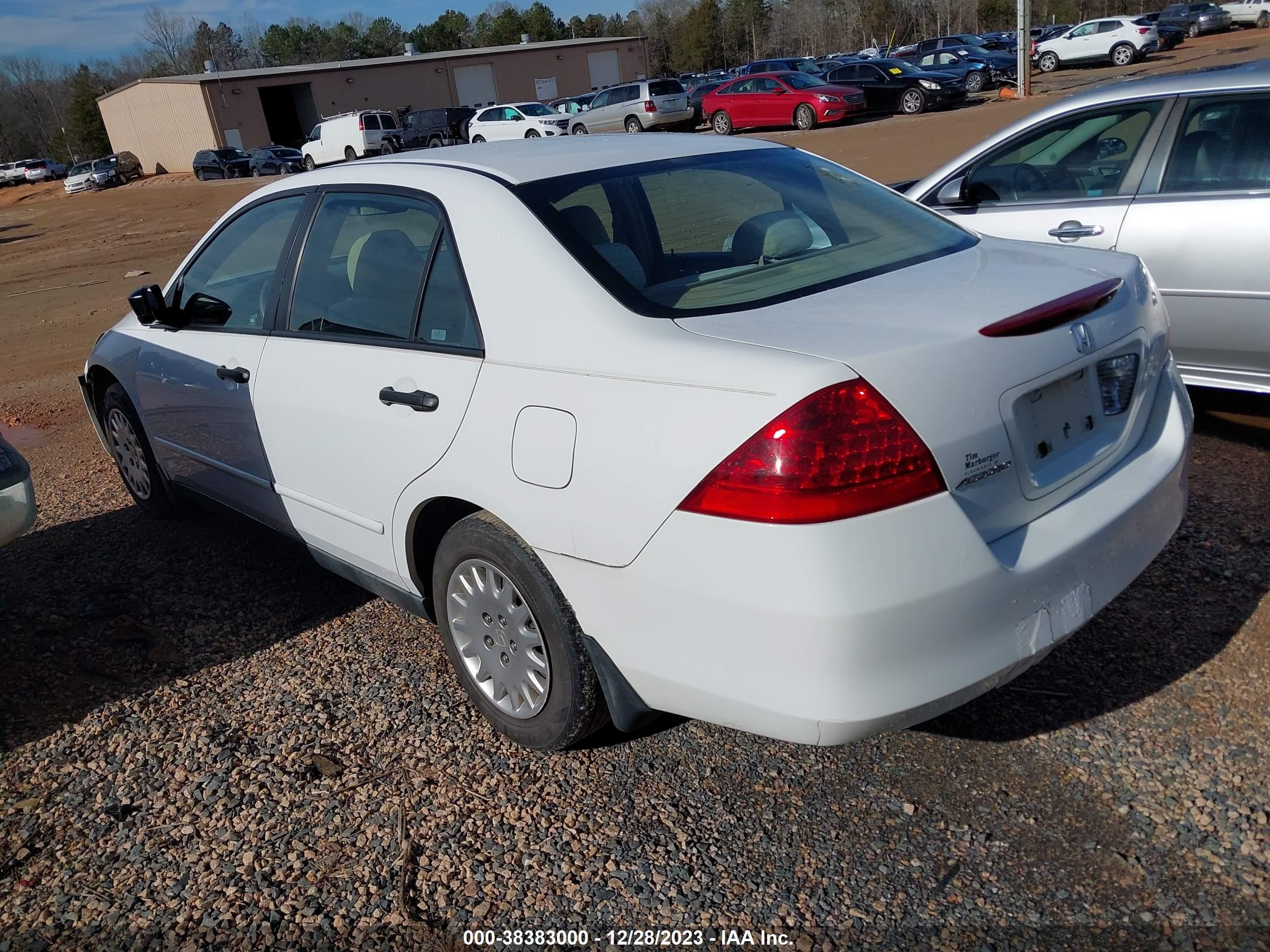 Photo 2 VIN: 1HGCM56117A212992 - HONDA ACCORD 