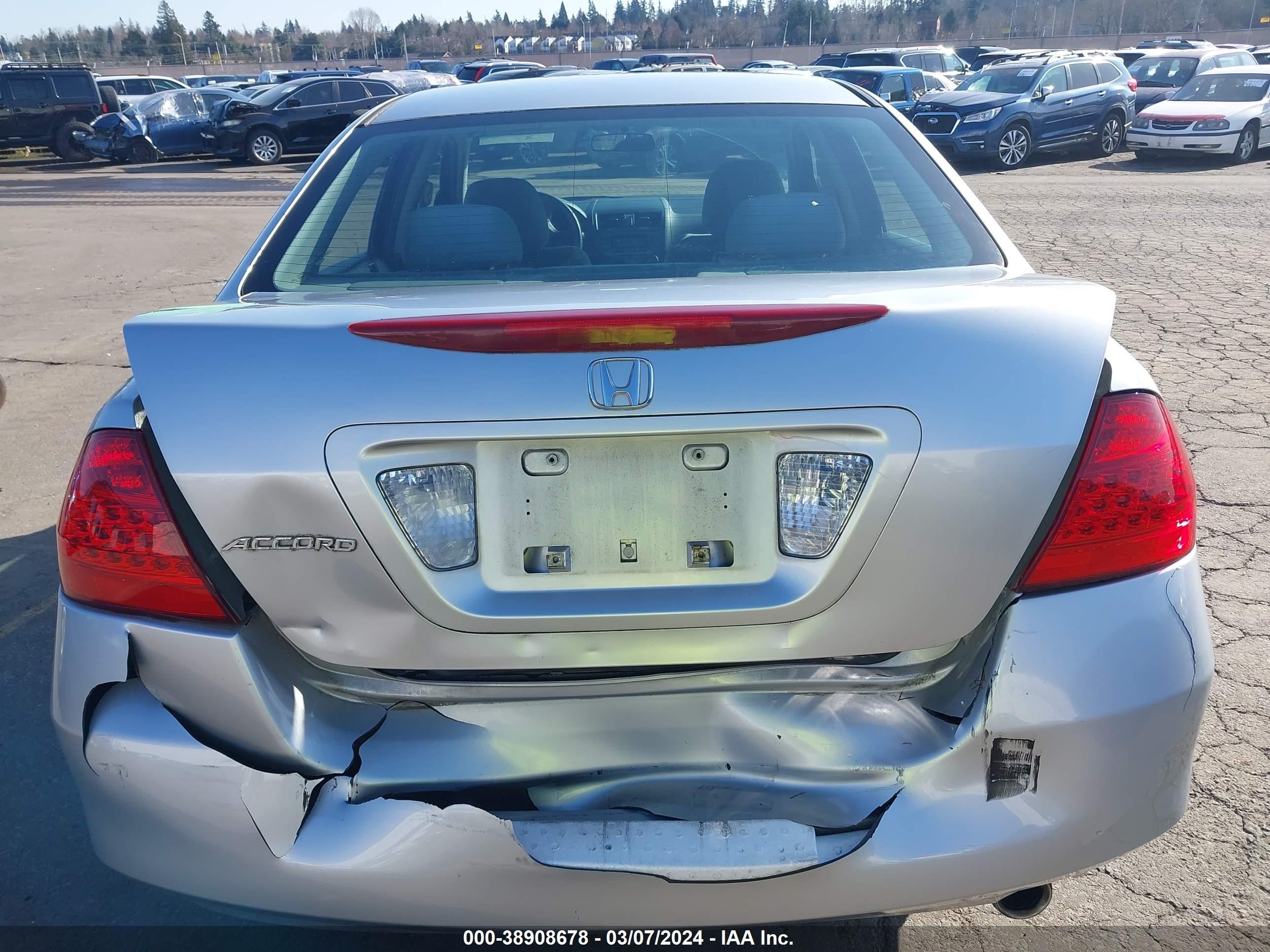 Photo 15 VIN: 1HGCM56137A086005 - HONDA ACCORD 