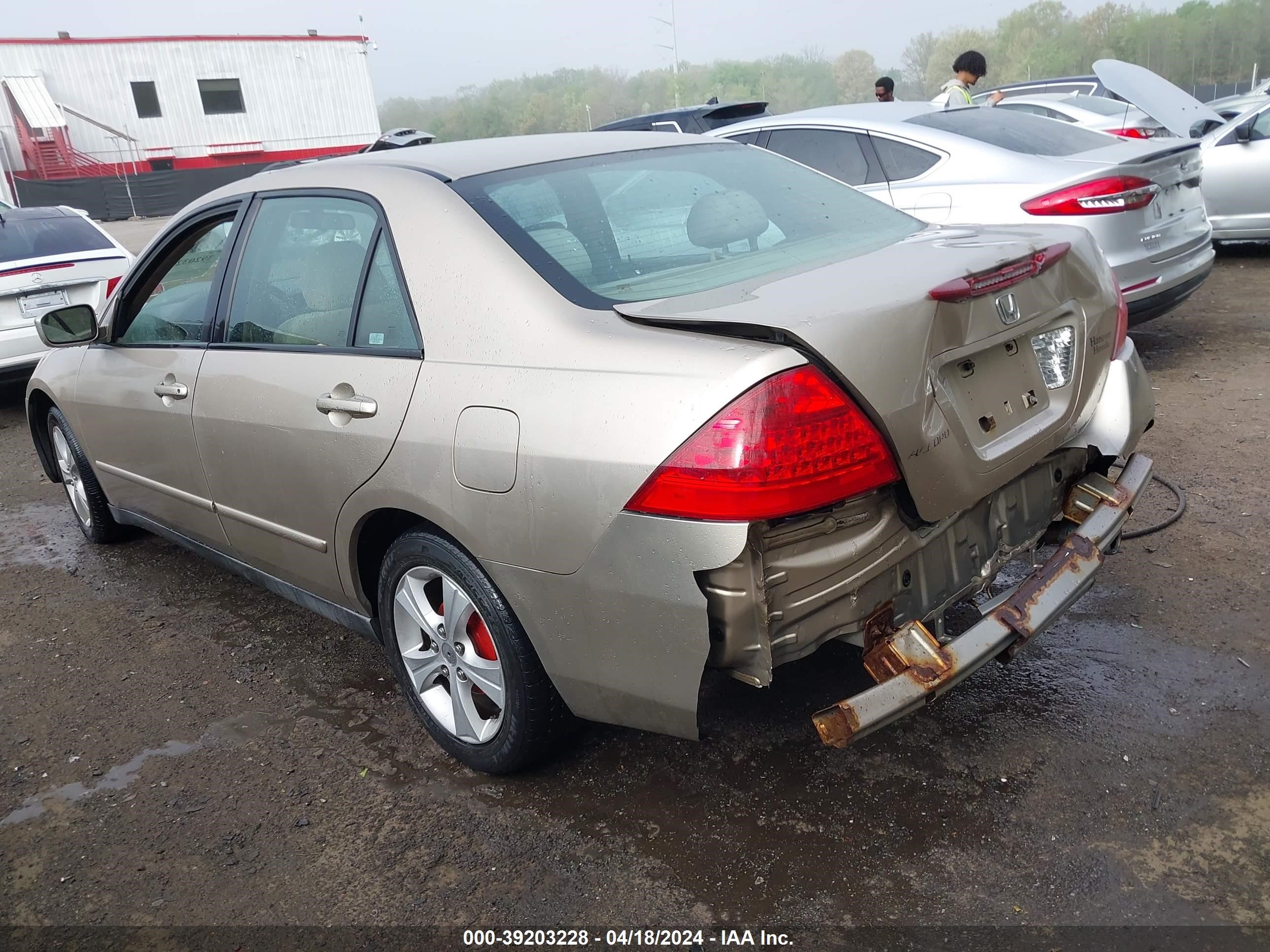 Photo 2 VIN: 1HGCM56166A151024 - HONDA ACCORD 